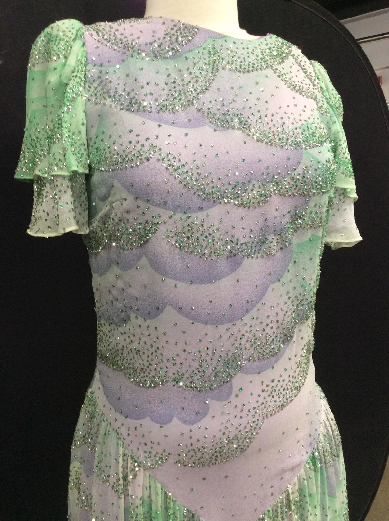 Label Vntg Jane Schaffhausen Glitter Dress, France: Designer to the stars, this dress is a vintage Jane Schffhausen Belle France c. 1980s dress. Layered ruffled short sleeves and plissé lower skirt, horizontal glitter pattern on entire dress, violet s