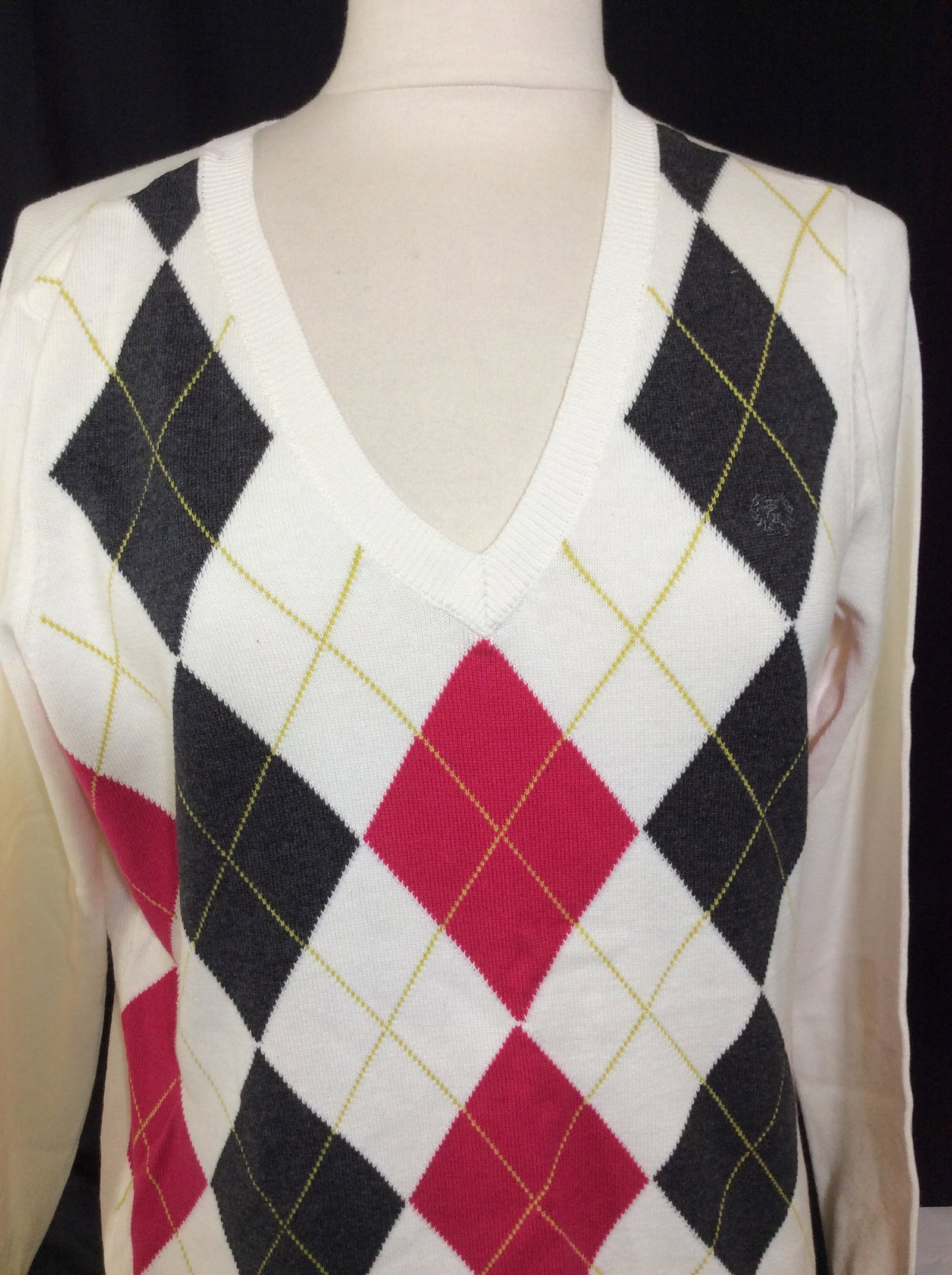 IZOD Cotton Argyle Diamond Check Sweater: Off white long sleeve sweater, v neck, Scottish argyle diamond check pattern with solid pink and grey check. Label reads 100% Cotton , original designer label, size M. Like new. Overhead designer swea