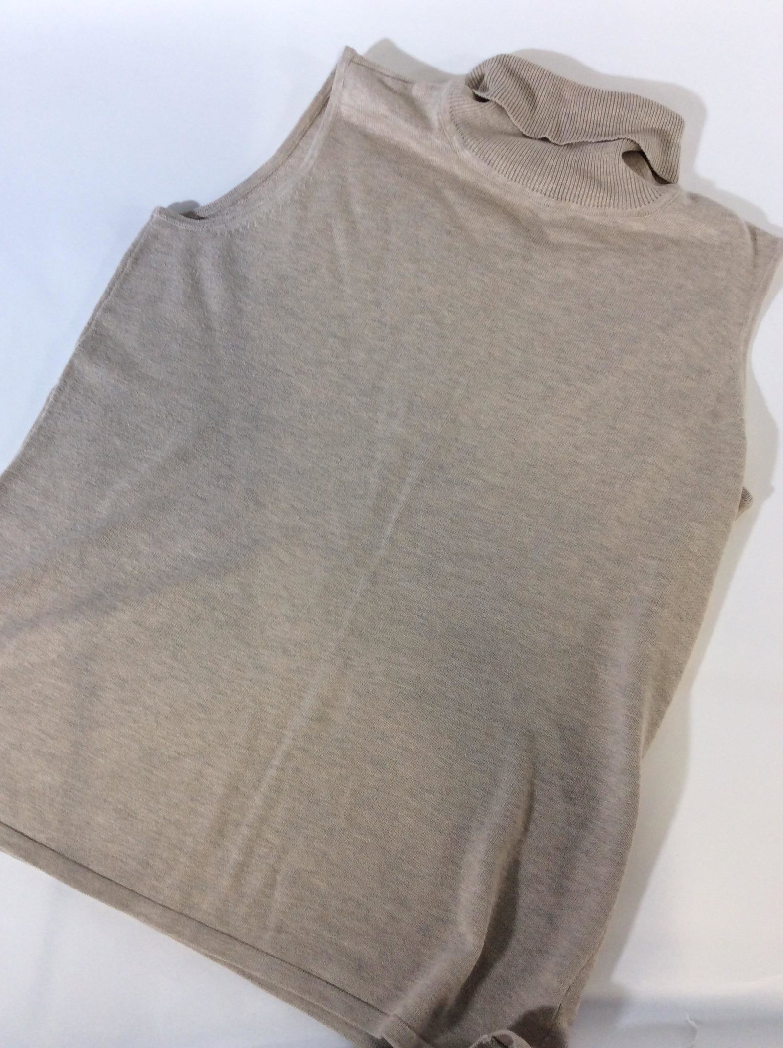 Joan Rivers Sleeveless Cotton Blend Turtleneck: Labeled Joan Rivers with fabric label, reads 60% Cotton, 40% rayon. Heather Beige color, size Med. Like new. Sleeveless turtleneck sweater, designer Joan Rivers Summer Fall Sweater, Cotton Rayon Blend