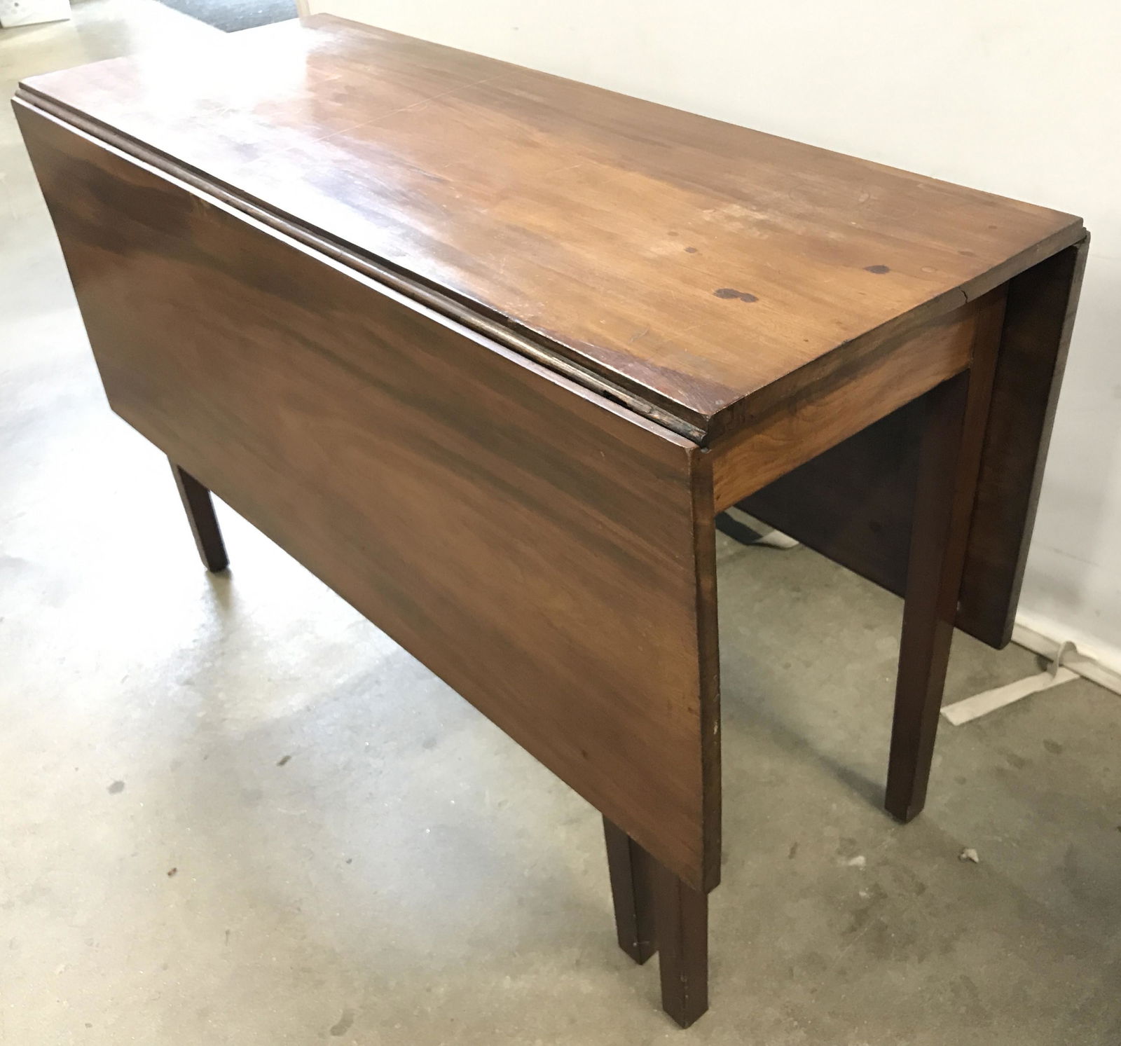 Drop Leaf Wooden Dining Table: Wooden drop leaf table. Piece measures approx 29 inches H, 46 inches H, 18 inches deep, 51 inches deep extended. Wear is consistent with use. Accent table, dining room table, vintage furniture, Dining