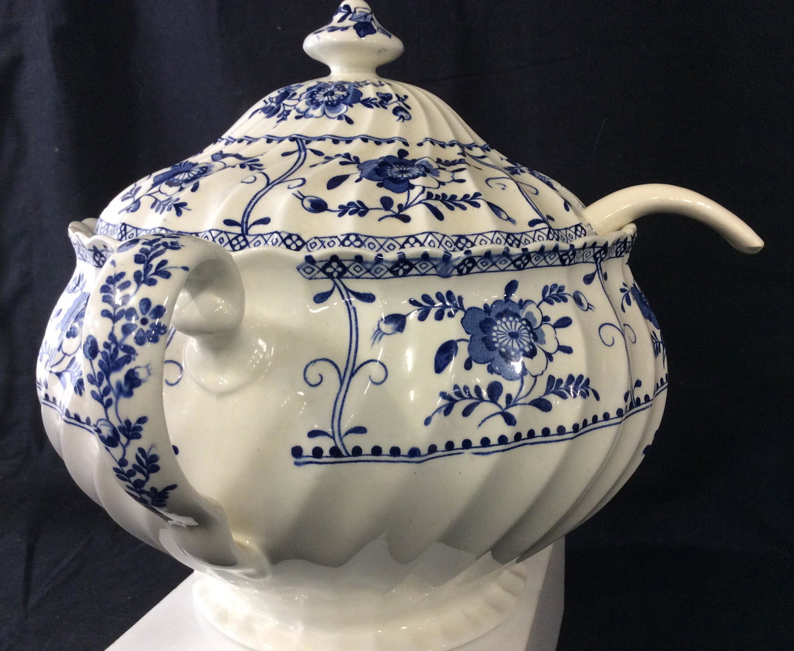 Collectible INDIES Ironstone Tureen, England: Signed Tureen with lid and ladle, underside reads ‘Indies Made In England by Johnson Bros. Ironstone’. Decorative Royal Blue Florals On cream based ceramic. Large Carry handles and mushroom style 