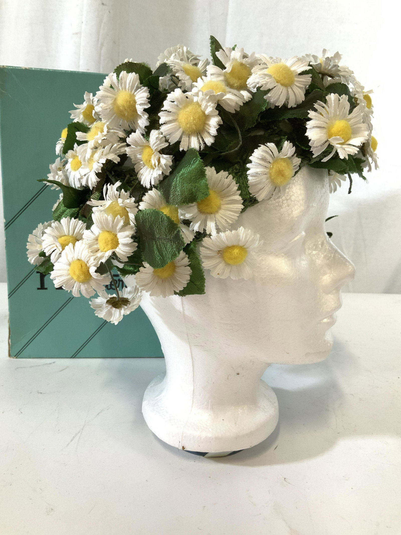 NEUSTETERS vintage Spring Bonnet w Original Box: Hat and box marked for NEUSTETERS, millinery shop , vintage hat festooned with faux daisies, spring bonnet, luxury fashion accessory, collectible vintage hat, inside measures app 7.5 inches