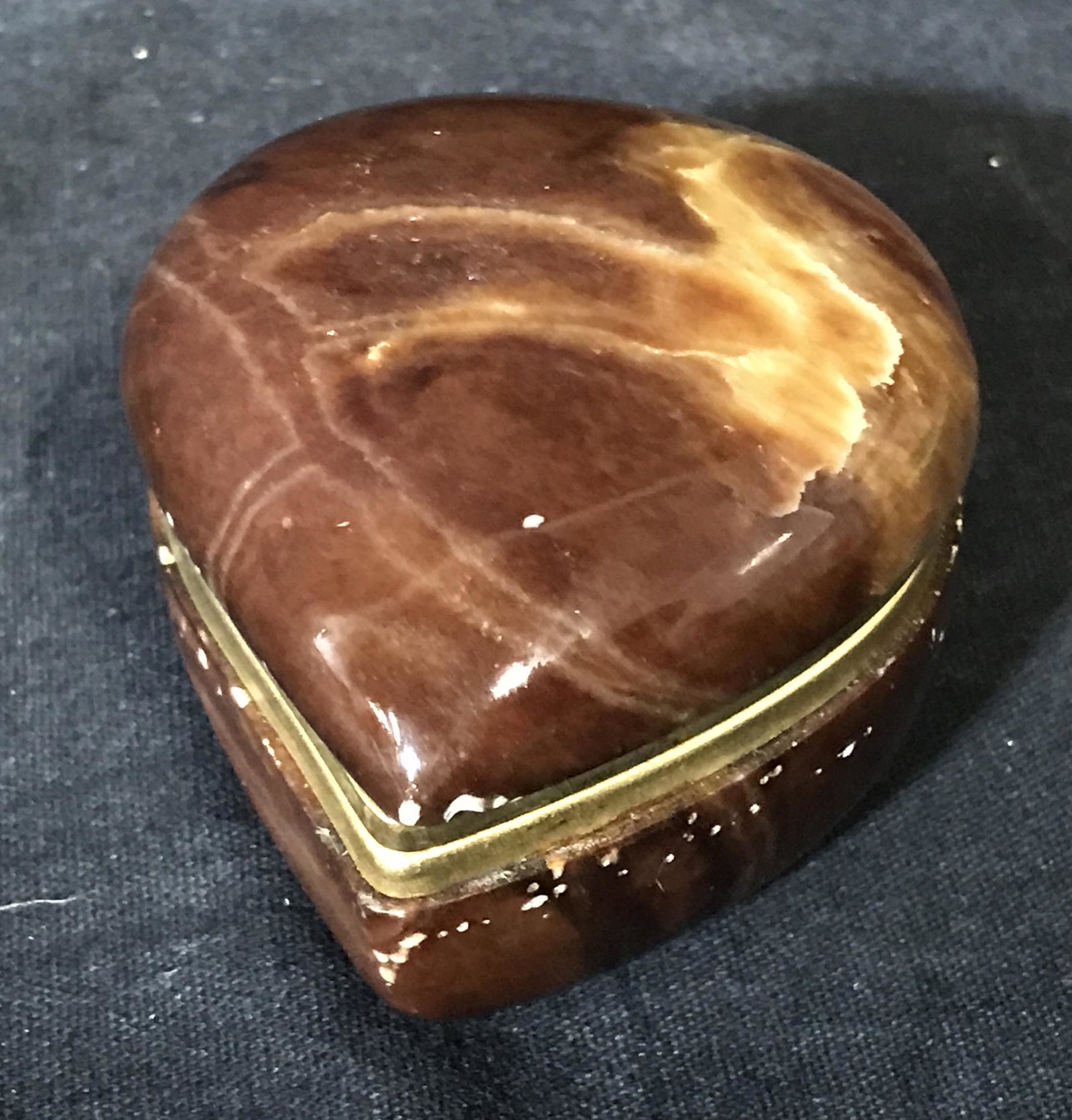 G.S.E Ottone Garantito Brown Alabaster Trinket Box: Brown Alabaster trinket box, shaped like a tear drop, label to underside reads ‘Genuine A—‘, made of a brown alabaster with a gold toned metal clasp, measures 1.75 inches tall and 2.5 inches wid