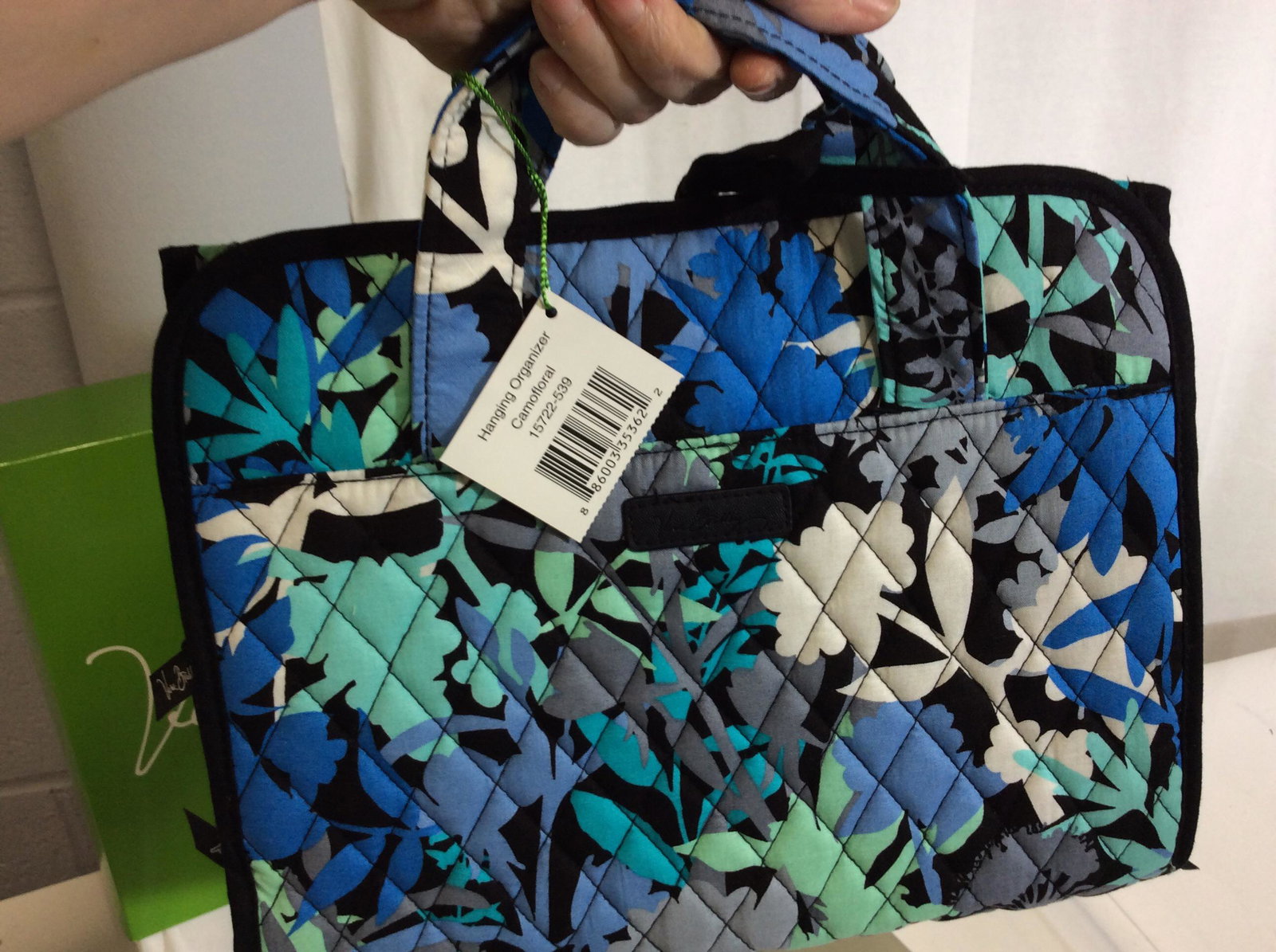 NIB VERA BRADLEY Travel Hanging Organizer: Hanging Organizer, Designer Vera Bradley, floral Pattern , New with tags, in Pristine Vera Bradley Gift Box. Travel Weekly Medicine Pill Case with zippered Cover And ID Slit. Bag for personals, cosmet