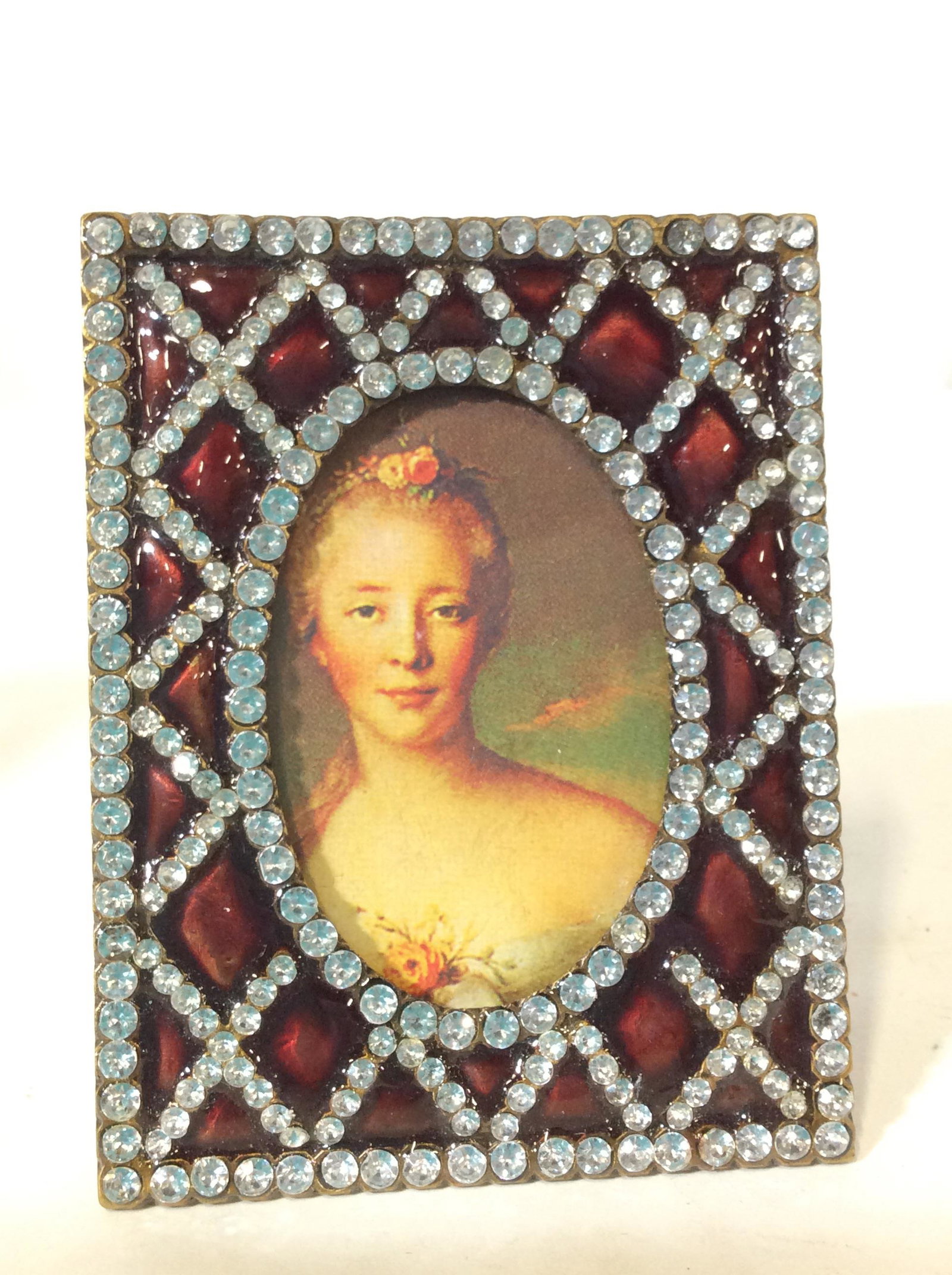 Lot 2 Tabletop Victorian Style Picture Frames: Enameled bronze with rhinestones, oval photo 2 x 3 in. Brass toned frame with Victorian ‘Ribbon Bow’ design, Embossed laurel wreath pattern , oval frame for picture 3.5 x 4.5 in. Frames, Picture F