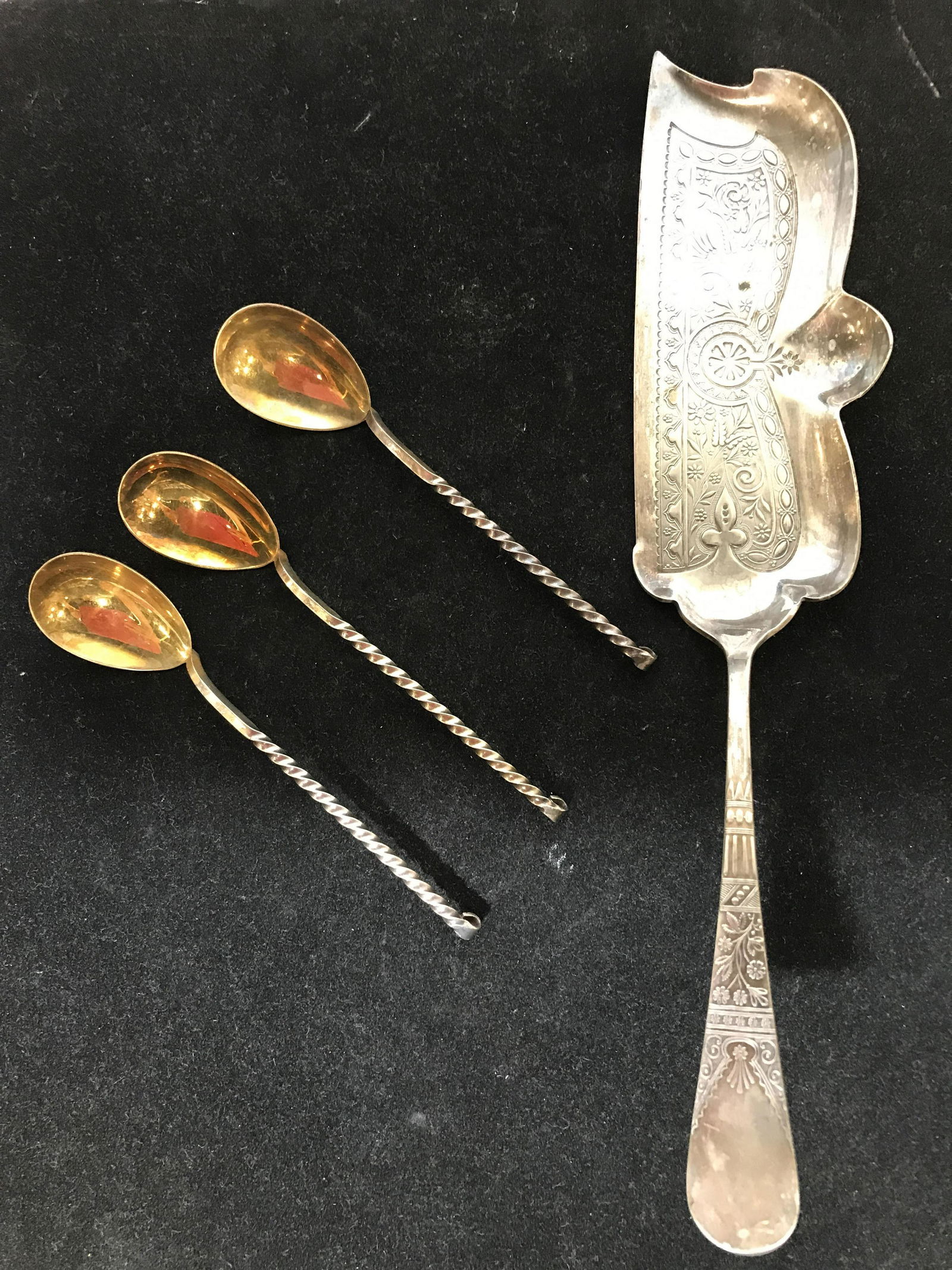 Lot 20 Vintage Silver Plated Utensils: Lot includes 20 silver plated utensils from various manufacturers. Manufacturers include BRUCKMANN, WELLNER, MAPPIN & WEBB, ROGERS BROS, NORITAKE, ALPACCA, WM ROGERS, AAPPEL MÜNCHEN, INTERNATIONAL ST