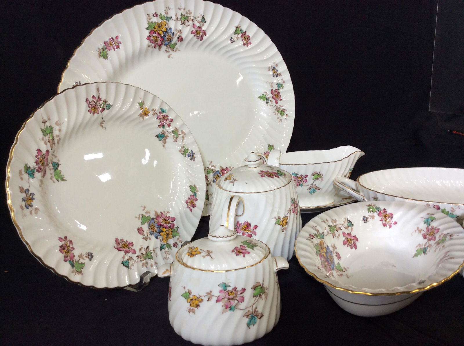 MINTON ‘Vermont’ China Dinnerware Set, Eng.116 pcs: Full set Minton China, pattern Vermont. Made in England. All pieces hallmarked, some impressed into pottery with Minton China 15-50. Large Platter 17.5 x 14 in. Set includes 1 Demitasse cup and saucer