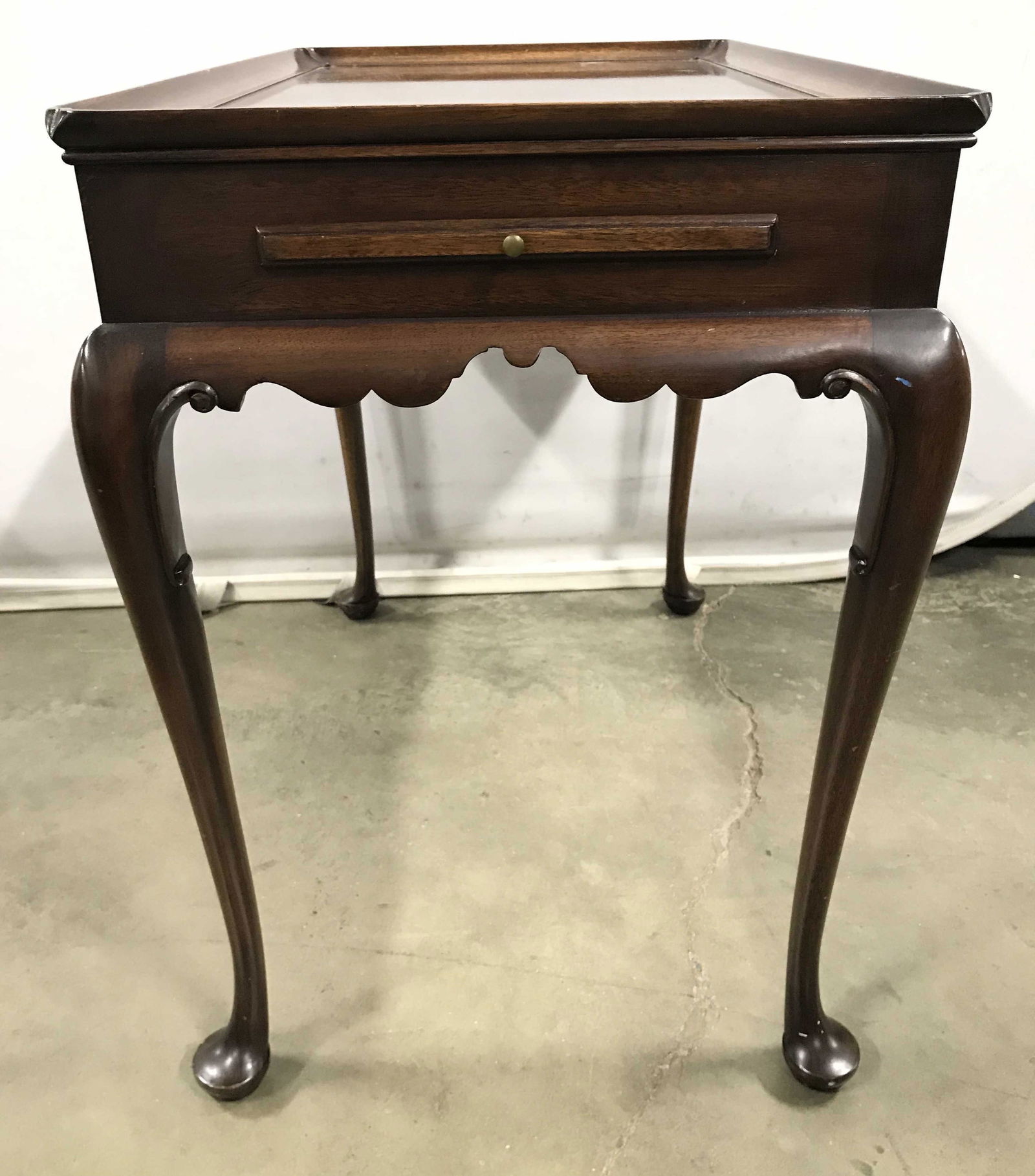 KITTINGER Cabriole Leg Side Tea Table: Underside of table top is marked KITTINGER BUFFALO. Table has pullout board in front and back of piece. Measures approximately 27 Inches tall 29 inches long 18inches wide. Side table, end table, KITTI