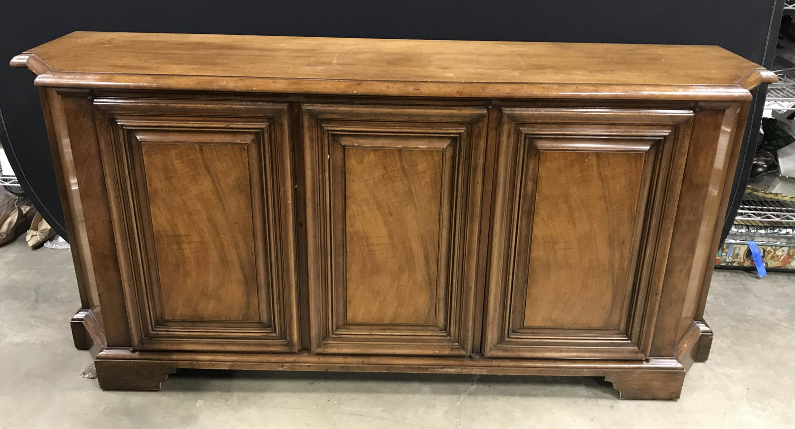 Vintage BAKER FURNITURE Sideboard Cabinet: Vintage BAKER FURNITURE sideboard table. Medallion in drawer reads as BAKER FURNITURE. Three doors, three drawers, and two shelves, includes a BAKER FURNITURE felt silverware storage tray insert. Meas
