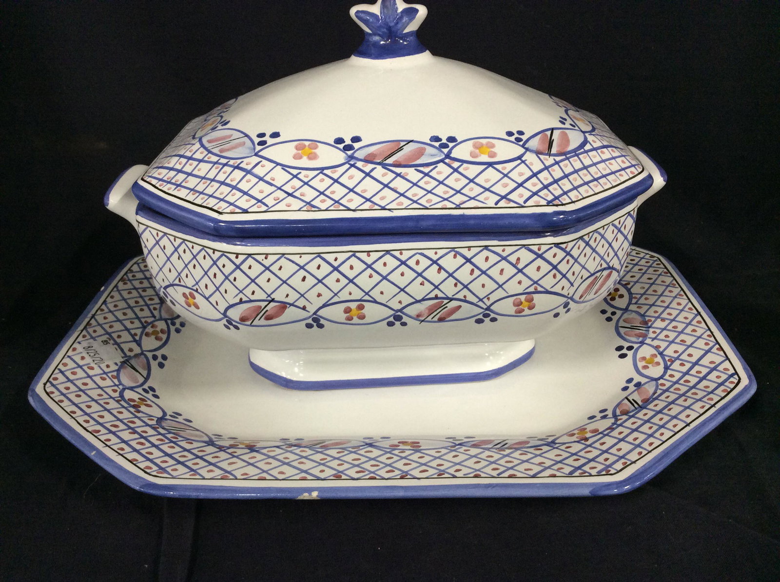 Casafina Hand Painted Ceramic Tureen, Platter: Fine hand crafted Ceramics Made in Portugal, Signed. 2 pieces, Tureen with lid and platter. Tureen measures 11 in wide, app 5 in ht. Couple of chips , good condition. Pottery, ceramics, tabletop, kitc
