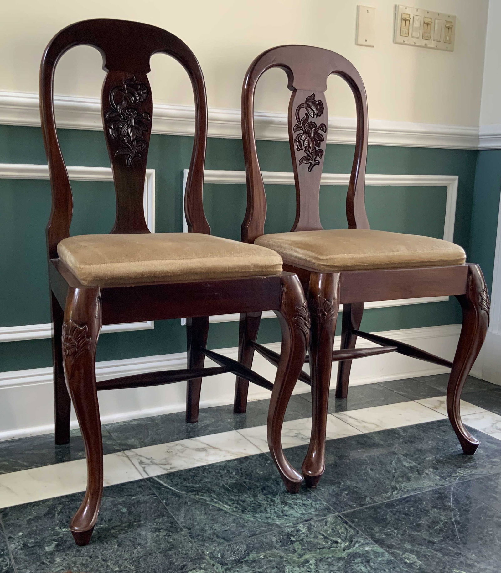 VIntage Pair Carved French Style Hall Chairs: Spoon back style carved wood chairs, slat back with deeply carved floral design, vintage possibly antique chairs, cabriolet legs, pad feet, floral rosette carving on knees, upholstered seats, hall cha