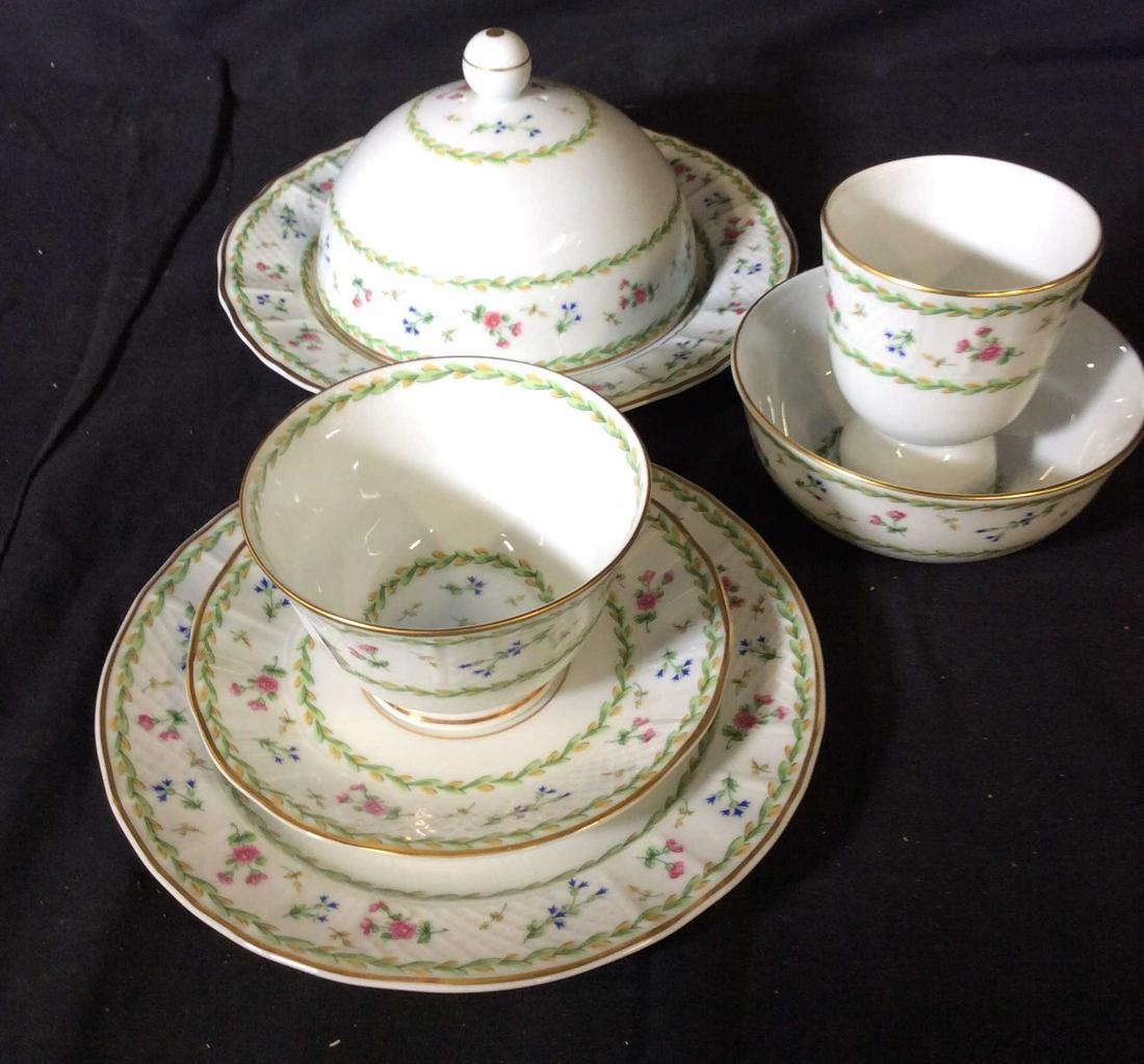 BERNARDAUD Artois Vert Limoges Luncheon for 1: Total 7 pieces of this luxury adaptation for Comte d’Artois at the end of the 18 th Century. Place setting for one includes luncheon plate, 8.5 in. w/food dome to keep food hot, ( diameter 5.5, ht.