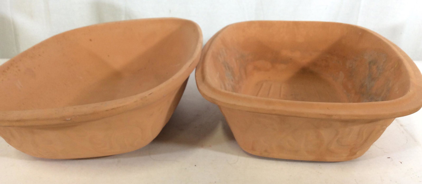 Pair Terra Cotta ROMERTOPF Planters, Mexico: Wide and shallow Terra Cotta, can be used for seed growing, annuals, Herbs, Garden Centerpiece, more. Measure app 15.5 x 10.5 in. App ht 3.4- 4 in. Mexican Terra Cotta,Pottery, ceramics, tabletop, kit