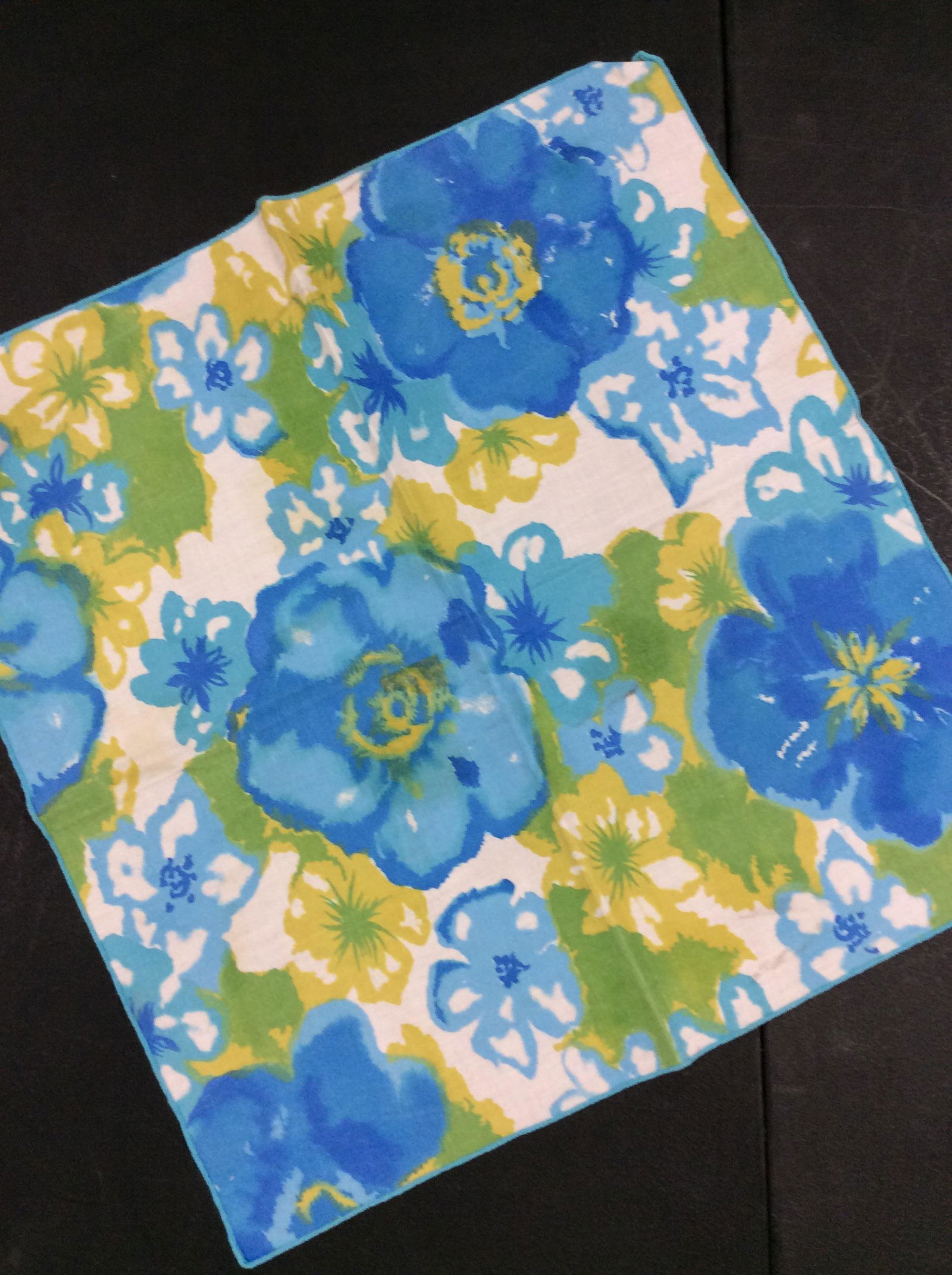 Lot Vintage Table Linens: Linen table cloth set with 12 napkins. Moderate - heavy staining. Tablecloth measures app 63 x 100 in. Various other linen napkins, cream color, white, striped blue and white, hand towels, round table