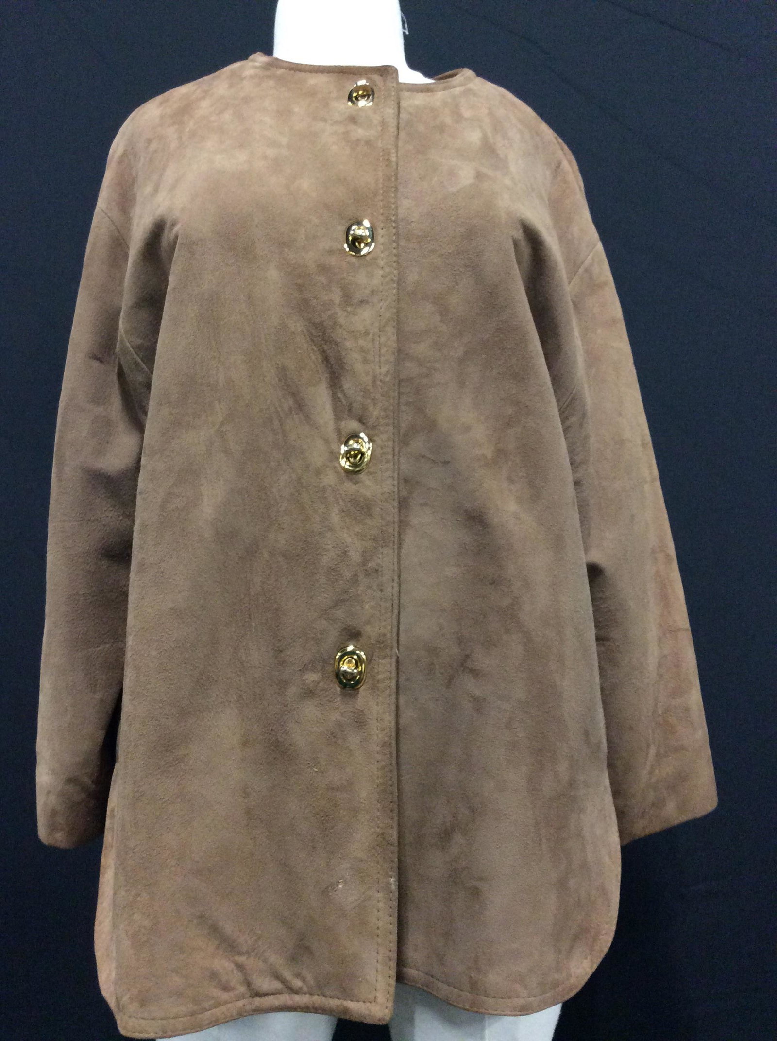 Amen WARDY Suede Jacket, ladies: Light color brown suede jacket, gold tone buttonsthst twist close. good vintage condition, light discoloration on interior lower lining. Size Med, 28 in. Suede Jacket, Vintage Suede Blazer Jacket, Ame
