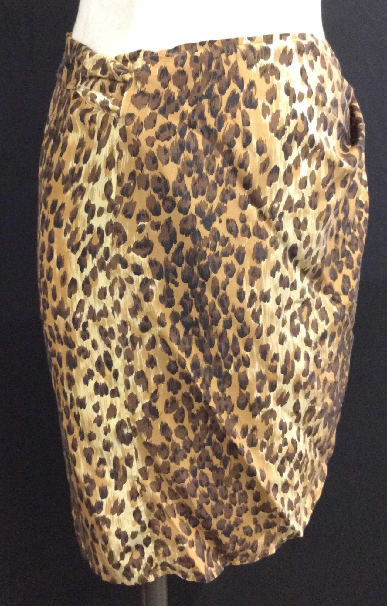 Animal Print Silk Wrap Skirt by SILK CLUB: Sz Small, 100% silk. Length 19 in. Designer Label Ladies Luxury Skirt, Luxury silk, Silk Club Animal Print Skirt, Wrap Skirt, Wearables, Ladies in mode fashion, 3