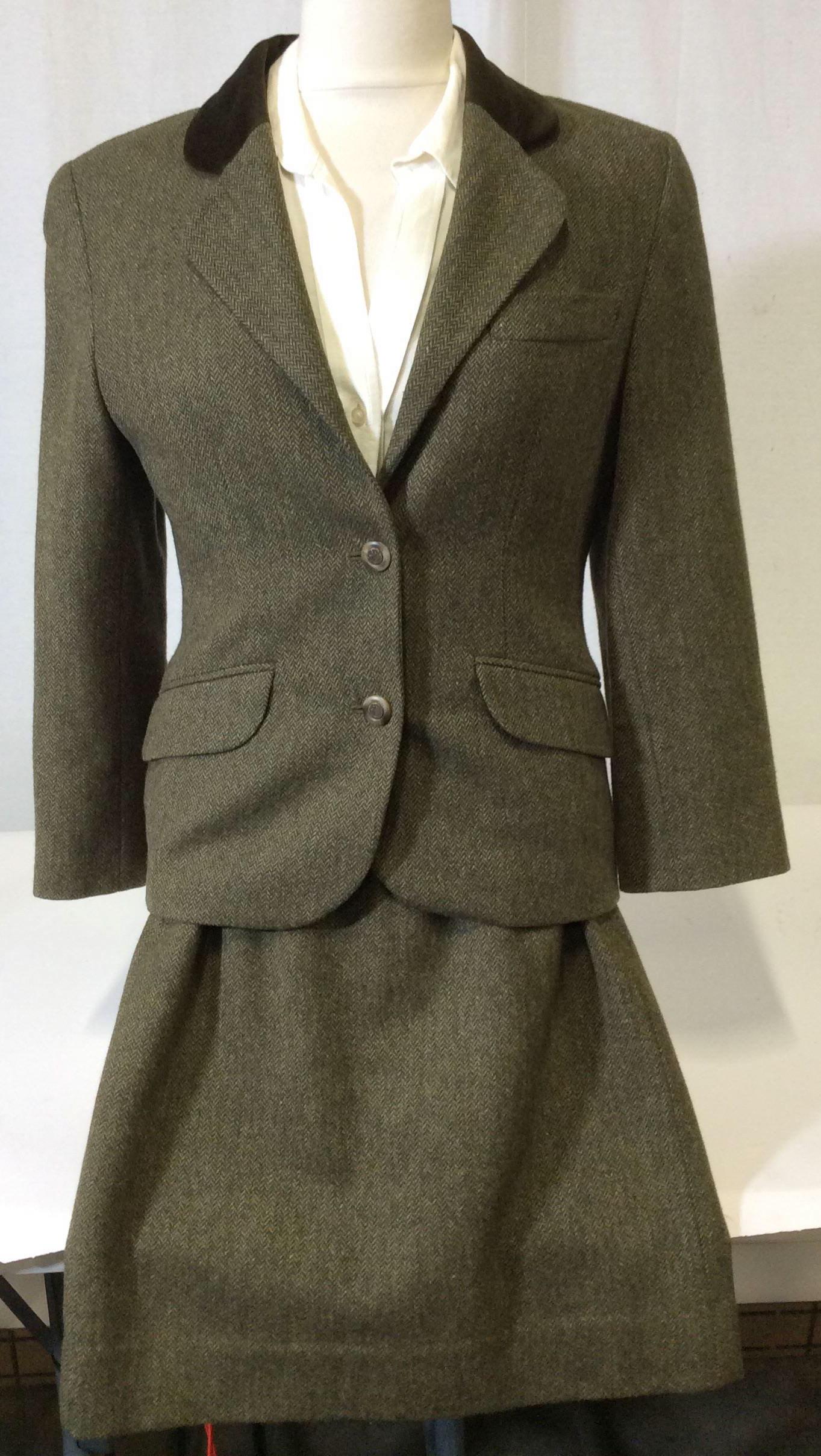 3 pc Designer Tweed Suit Ensemble, GB: LAURA ASHLEY Pure wool skirt suit in moss green tweed. Skirt and blazer size 6 . Both lined and in good condition. Talbots petites Irish Linen Long Sleeve Blouse, Size M, fitted with button front. Sui