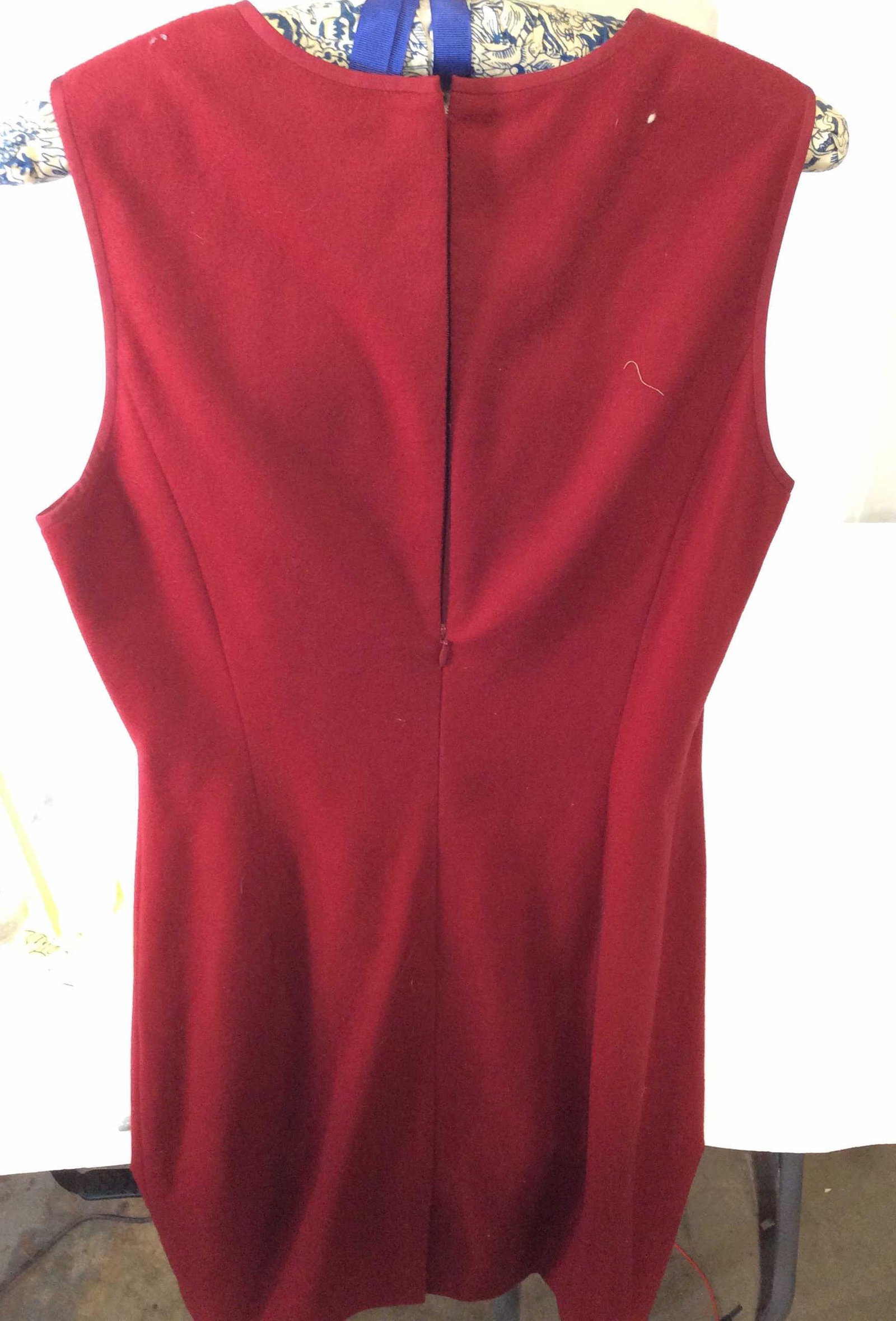 Lot 2 Ann Taylor & J. Crew Sleeveless Dresses: Red Wool and nylon sleeves maxi dress, Sz 6, designer labeled ANN TAYLOR. CREAM Color cotton sleeves maxi dress , Sz 6 P, designer Labeled J. Crew. Both lined. good condition Ladies briskness fashion,