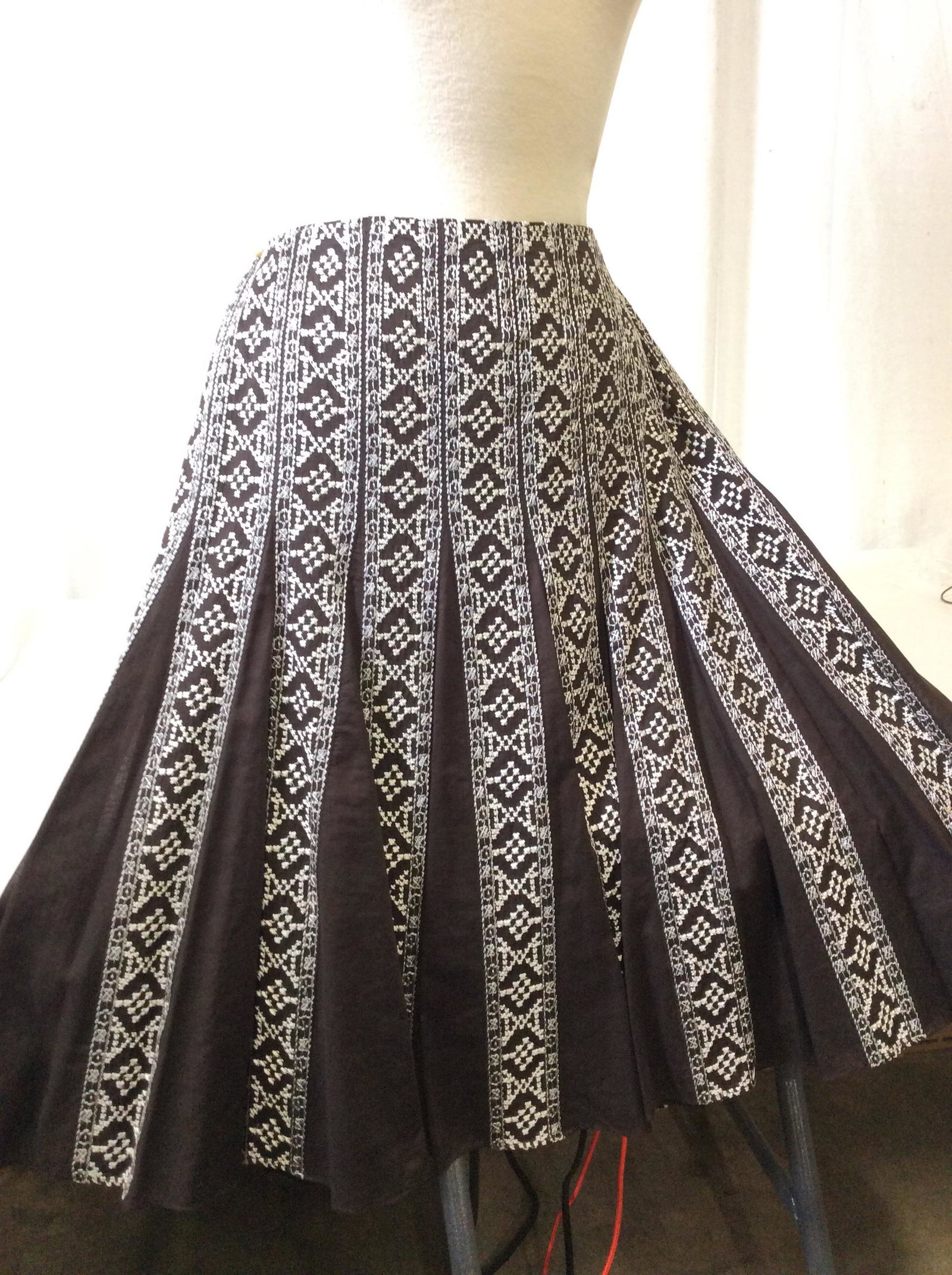 Elegant Velvet Maxi Dress, Embroid Pleated Skirt: Deep chocolate Cotton fabric with bright white cultural embroidery. Fully Pleated Contemporary Clothing by Ann Taylor Petites, Sz 4 P. Luxury black velvet sleeveless dress, back zipper, open V back, 4