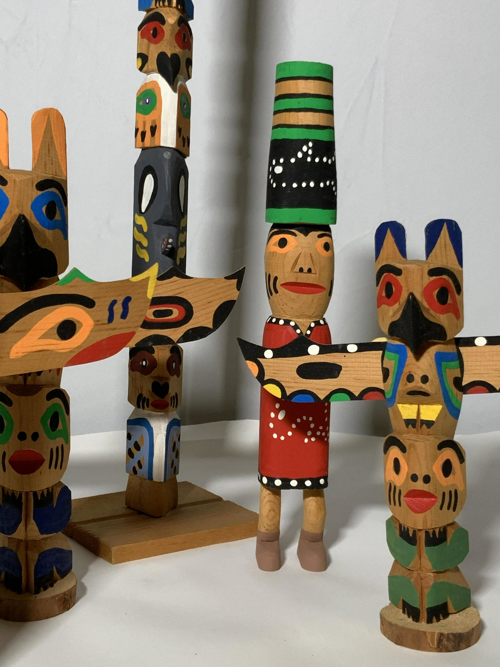 Group of 5 Carved Painted American Indian Totems: A group of five vintage hand carved and painted totems by American Indian Northwest Coast artist Robert White Eagle. There are five pieces in this group and are being sold as one lot. The tallest meas