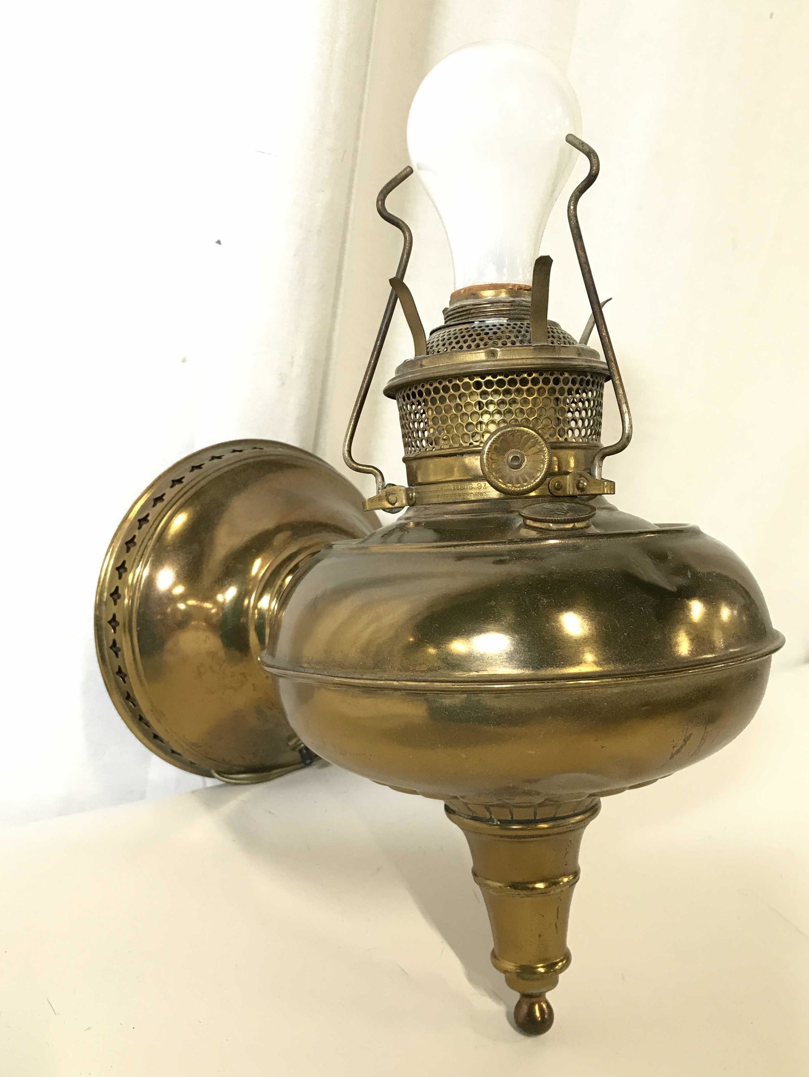 RAYO Vintage Gold Toned Metal Wall Lamp: Lamp is gold toned & Metal, possibly brass. Front of piece reads RAYO. Piece is possibly a gas lamp. Wall sconce, wall lamp, wall light, vintage wall lamp, home decor. home lighting, home furnishings,