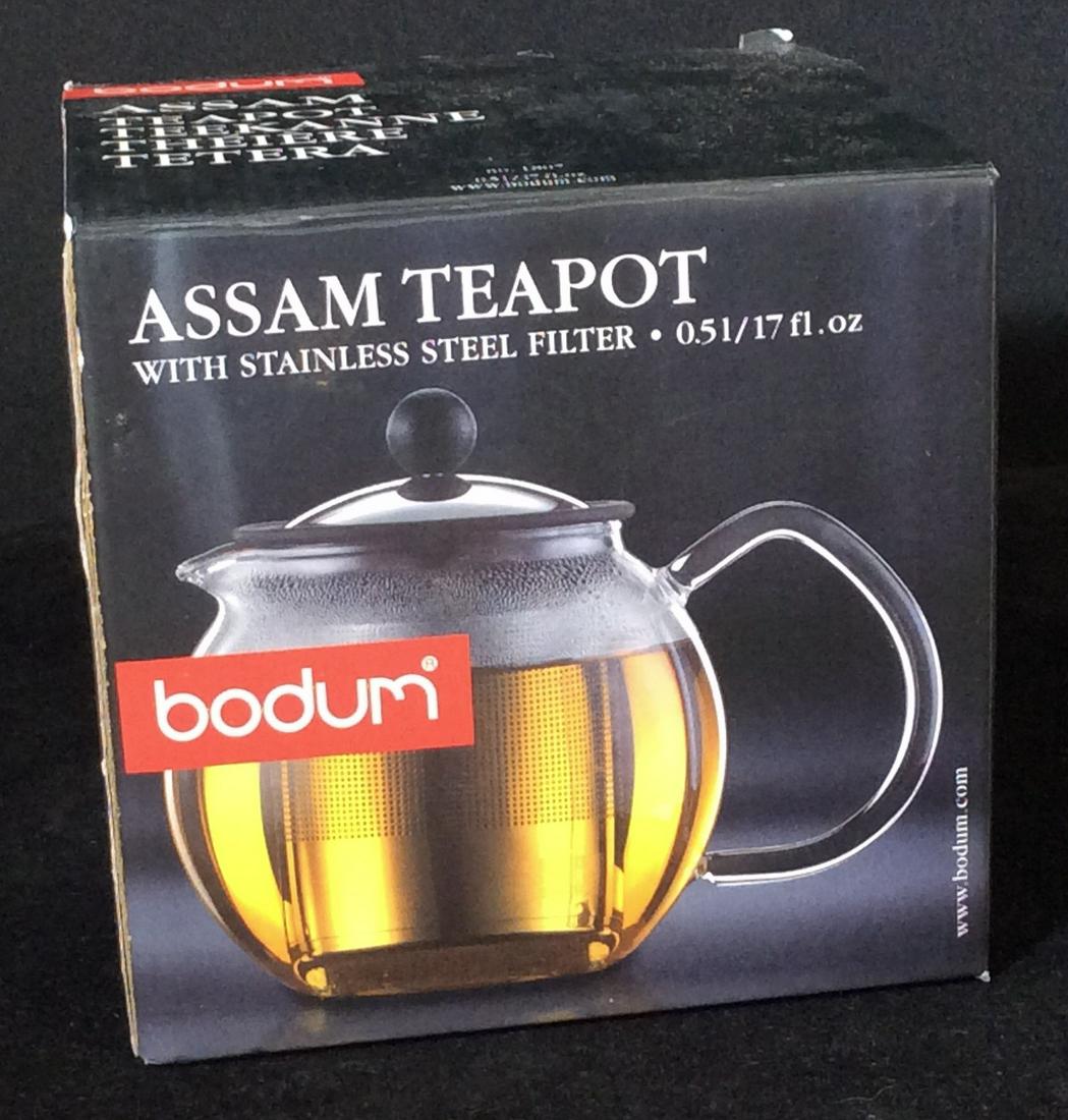 BODUM Assam Glass Teapot, NIB: 17.fl. Oz. Teapot, new in box. Brew loose tea leaves. Removable infuser. Dishwasher safe. Stainless steel parts. 5 x 7 in. Glass teapot, Bodum Tea Pot, New In Box Never Used, Bodum Assam teapot, 17 Fl