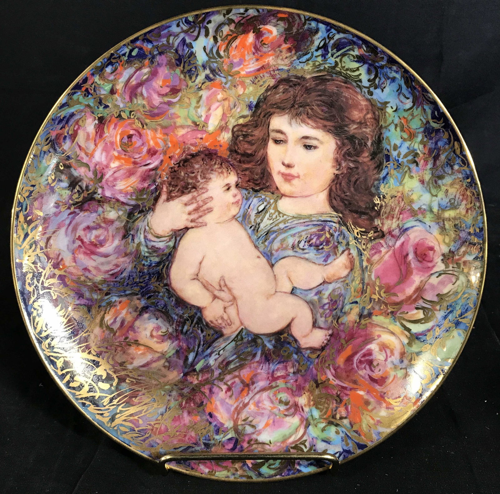 Lot 4 Decorative Porcelain Shelf Plates: Lot includes 4 porcelain plates. Each depicts different figures. Underside of 1 is marked HIBEL STUDIO, 2 ARE marked EDWIN M KNOWLES 1 IS marked 22kt gold MADE IN USA. Largest piece measures approxima