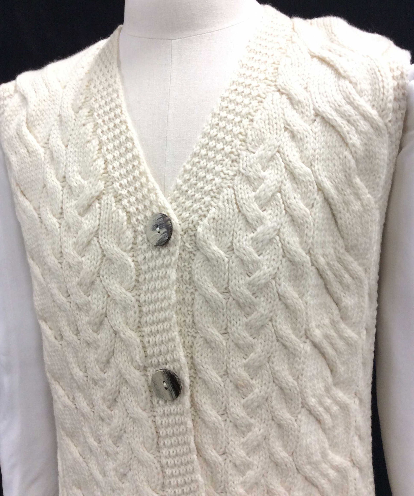 ARAN CRAFTS MERINO WOOL Vest/Cardigan IRELAND: Hand Knit Sleeveless cream color cardigan sweater, large buttons, cable wool knit design, front pockets, Unisex, 30.5 in long. Size Med. Designer label reads Aran Crafts Ireland 100% merino wool made 