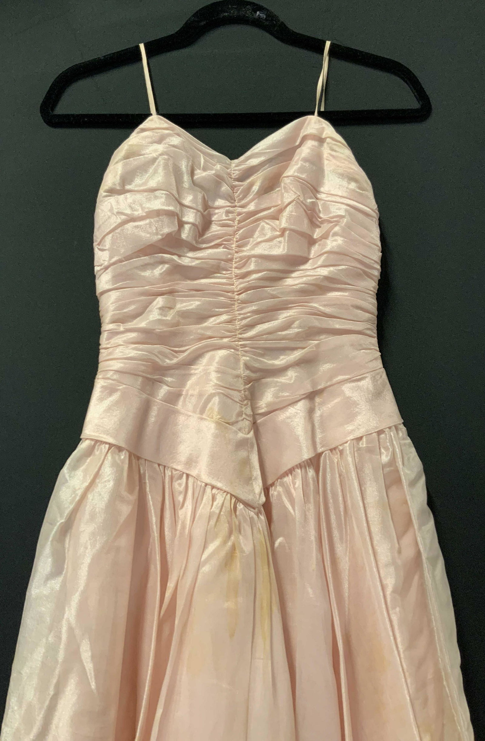 Vintage Prom Dress c 1950s: Vintage C.1950s custom pink Prom-style dress. Sweetheart neckline, ruffled dress. Back adorned with a bow, has a zipper. Possibly polyester blend material. Vintage condition, staining and rip. Size sm