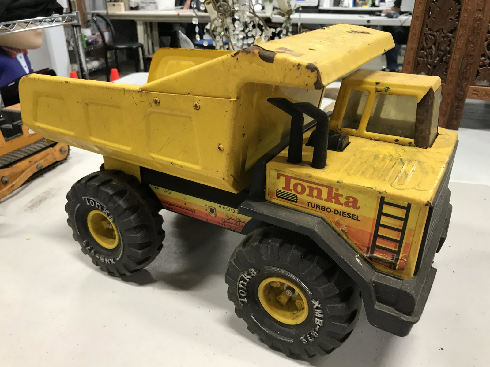 Lot 6 Vintage Toy Trucks, Tonka: 6 vintage, toy trucks. Several trucks are from TONKA, the trucks are all crafted from metal, all resemble construction vehicles. The largest truck measures approx 8.25 inches H, and 40.5 inches long. 