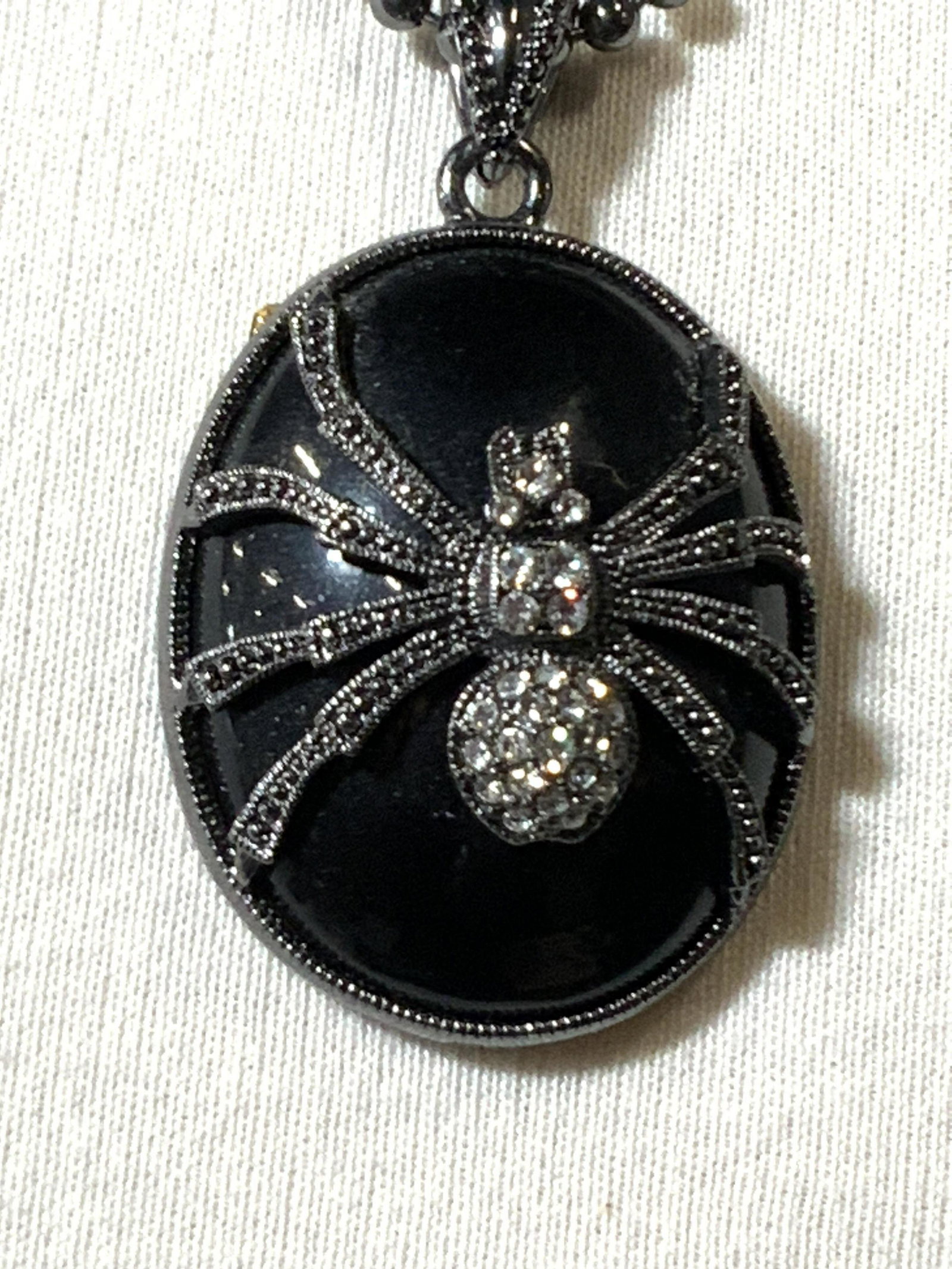 VNTG Marcasite Rhinestone Spider Pendant Necklace: A adjustable bead chain holding a pendant with a three dimensional spider (in relief) adorned with rhinestone crystals on black resin. Lobster claw clasp with app 3 in adjustment. Halloween and Party 