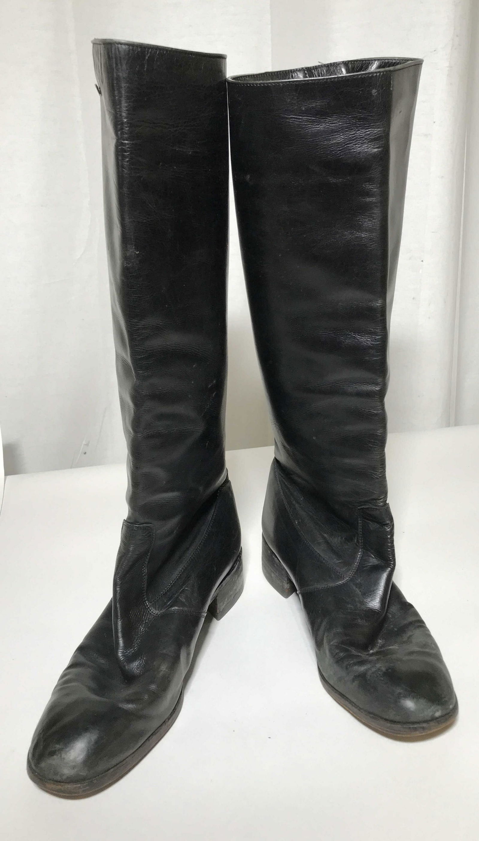 Pair Vintage MARIO VALENTINO Leather Boots: Pair of vintage Mario Valentino leather boots. One of the boots is affixed with a brass V. Inside of boots reads as MARIO VALENTINO MADE IN ITALY. Measures approx 16.5 inches H, 10.5 inches W. Wear is