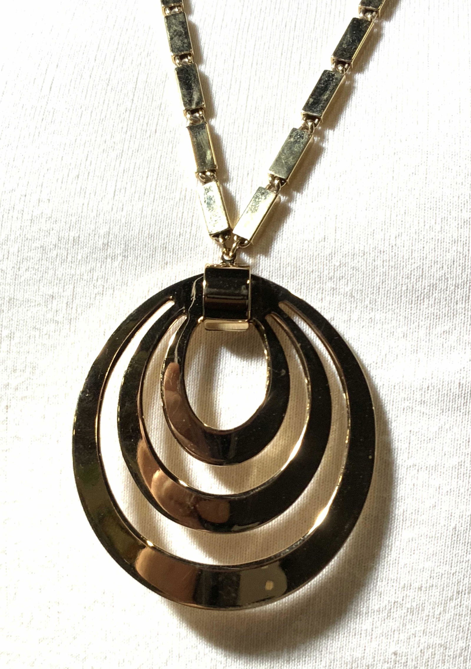 Vintage MONET Gold Toned Necklace: Gold toned bar-link Monet necklace. Box Clasp reads: Monet. Polished geometric pendant. Chain length approx. 26 in. Monet necklace, Monet, vintage Monet, ladies accessories, ladies wearable, vintage n