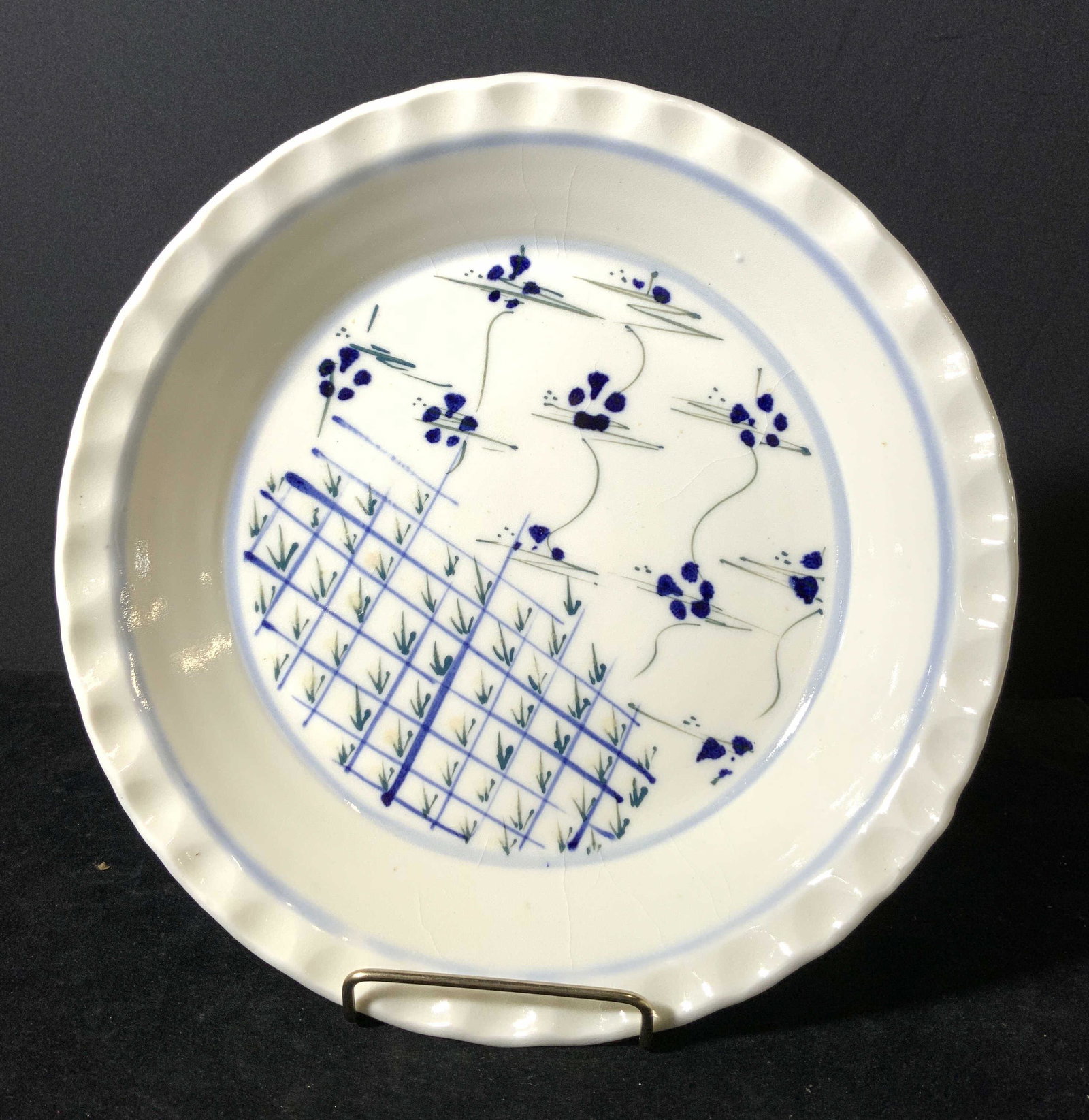 Signed Hand Made PAT HANNIGAN PORCELAIN Dish: Pat Hannigan Porcelain casserole dish made from white porcelain clay. Lead free, Dishwasher & Microwave Safe. Information pamphlet on the back reads: Pat Hannigan Porcelain & includes information on t