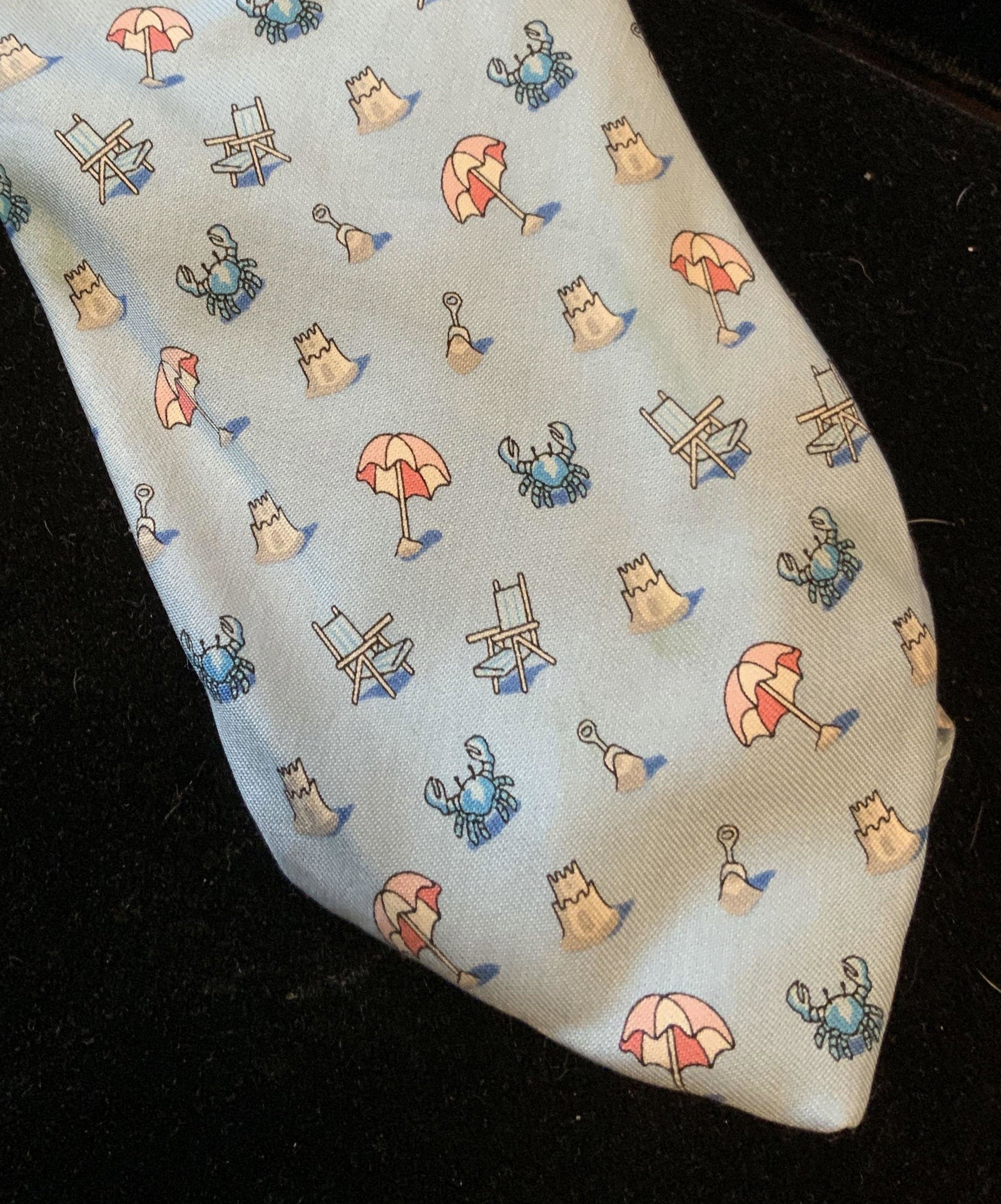 Vineyard Vines Beach Themed Silk Tie: Luxury fashion accessory, vineyard vines, needs pressing, label reads Vineyard Vines, Martha's Vineyard, hand picked by Shep & Ian. Men's fashion, menswear. wearable accessories