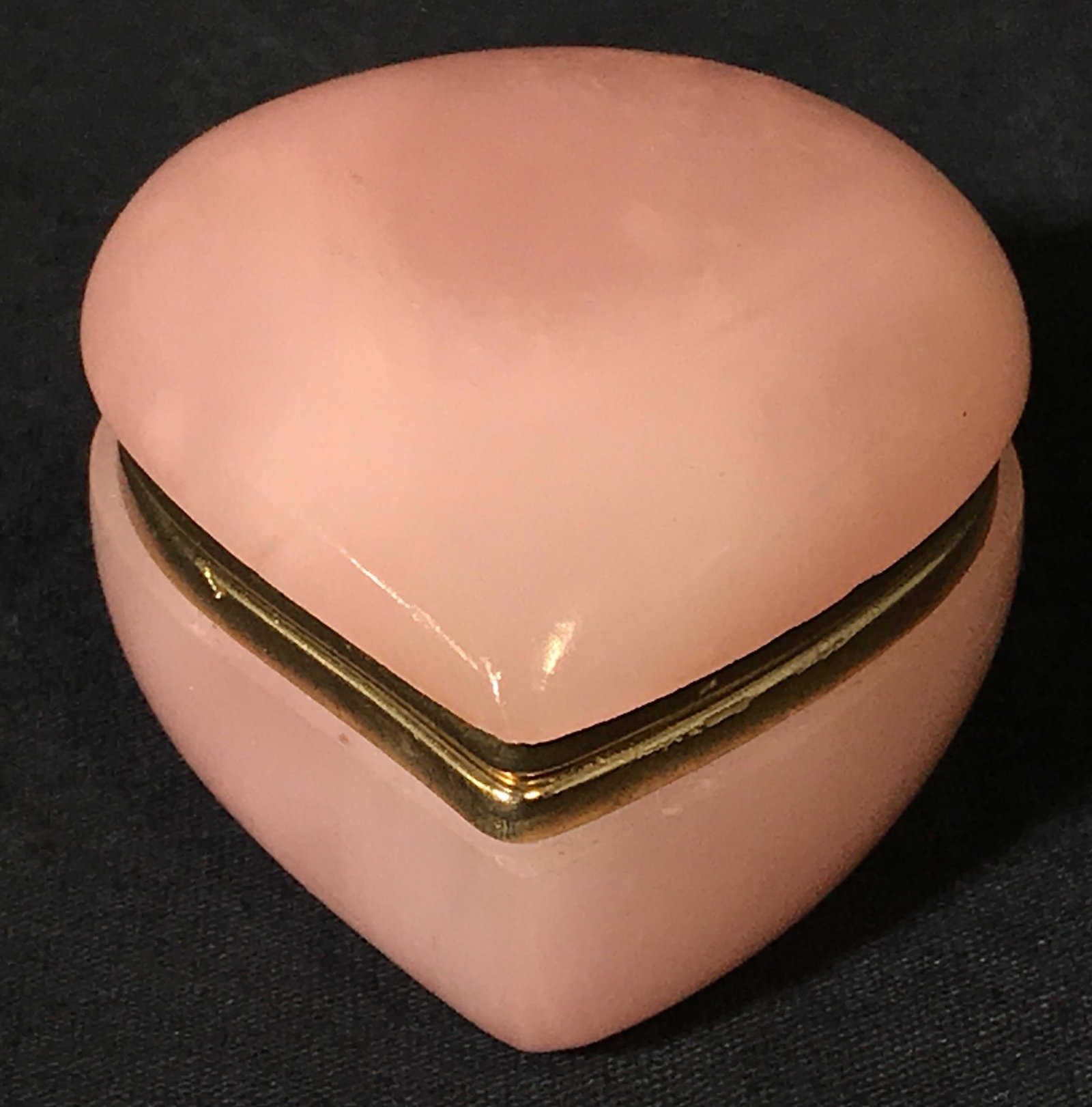 G.S.E Ottone Garantito Pink Alabaster Pill Box: Pink Alabaster trinket box, shaped like a tear drop, label to underside reads ‘Genuine Alabaster, Made in Italy‘, made of a brown alabaster with a gold toned metal clasp, measures 1.75 inches tall