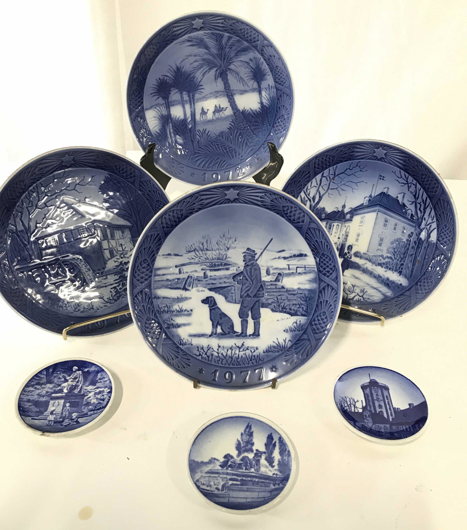 Lot 8 Royal Copenhagen Blue White Decor Plates: Collection of Porcelain Wall Decor or Kitchenware Plates, possibly transfereware. Hallmarked on all, Royal Copenhagen Denmark stamped in green ink under glaze, SIGNED KL. Large Plate names include The