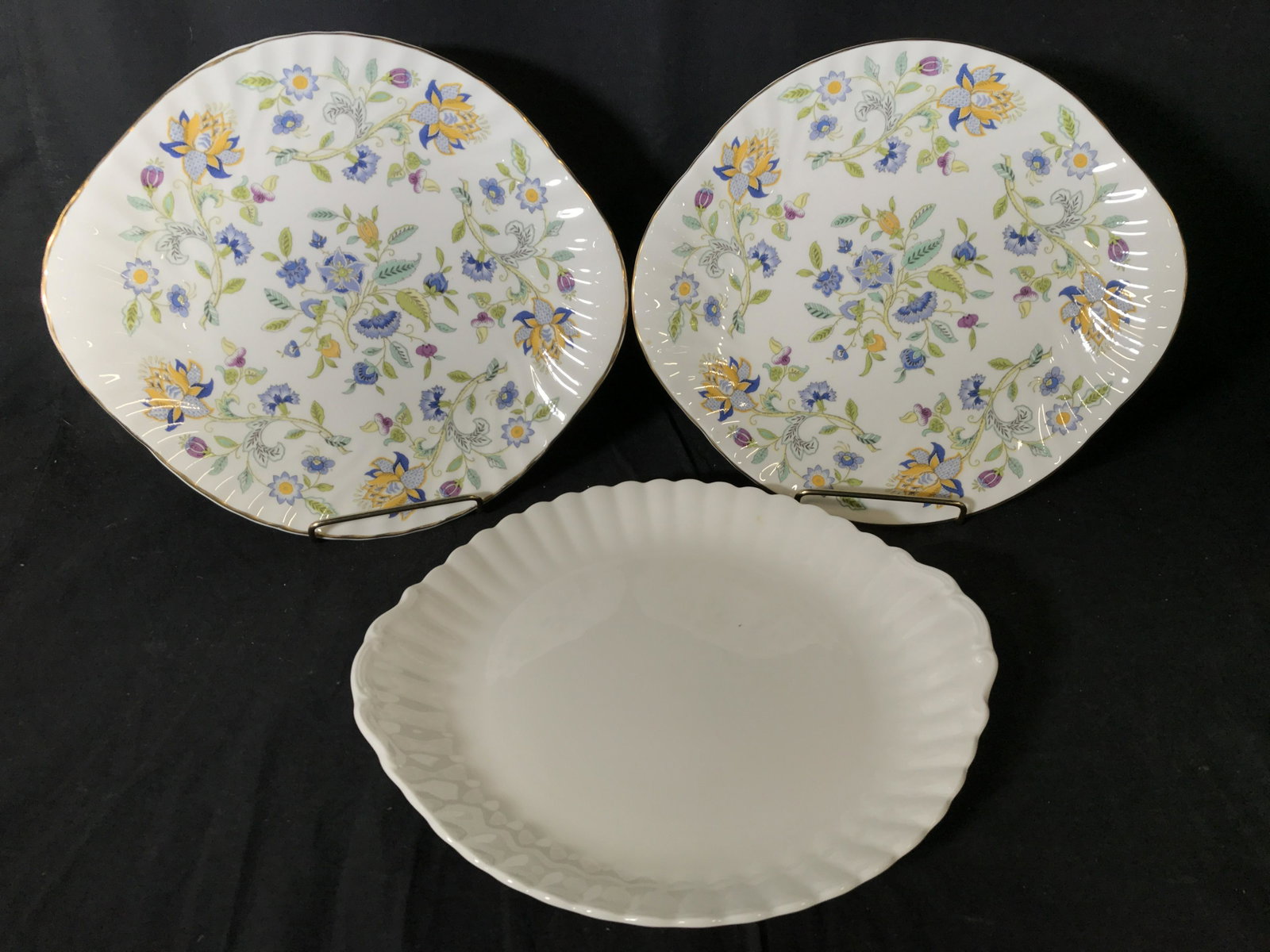 Lot 3 Porcelain Dinner plates: Pair Floral Plates with gold rim, signed and Hallmarked. 10 3/4 in long. 9.5 in wide. Similar plate, all white. Porcelainware, Dinnerware, Plates, Floral, Fine bone China, tableware, home accent, home