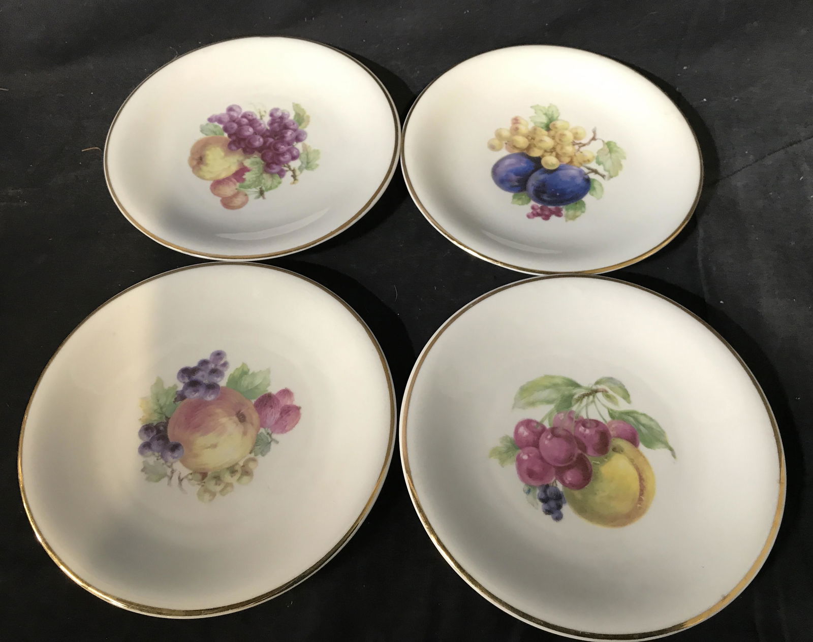 SCHNARZENHAMMER Vntg Luncheon Plates, Austria: Set 4 Ceramic Plates, hand Painted with various fruit in center, gold rim. Hallmarked on undersides in gilt, reads SCHNARZENHAMMER BAVARIA MADE IN GERMANY US ZONE. 6 5/8 in wide. Austrian Porcelain Pl