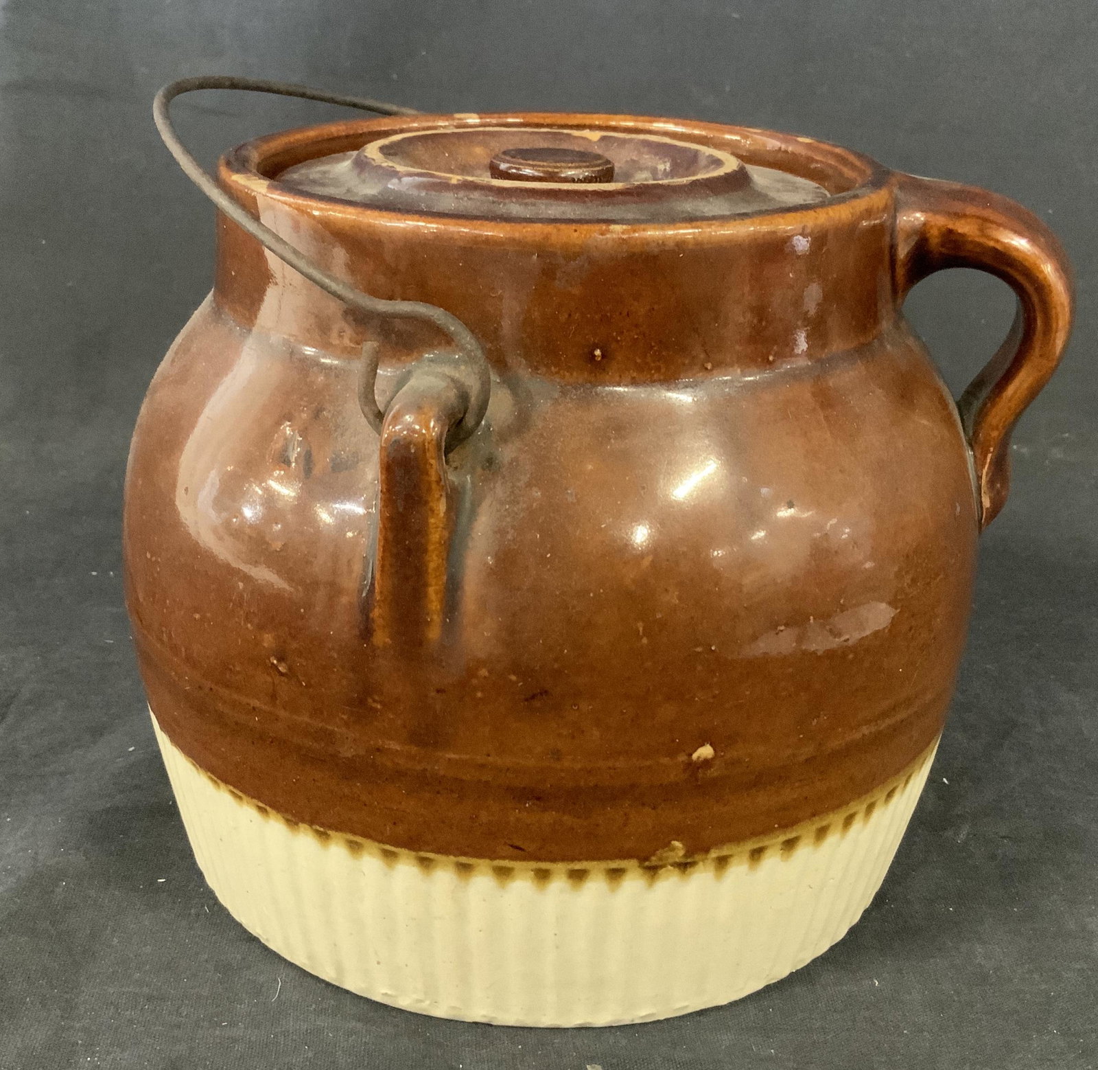 Redwing Stoneware Ceramic Jar: Redwing ceramic jar, stamp to base reads ‘red wing stoneware co redwing minn’, glazed in brown, measures 5 3/4 x 7 inches at widest point, some chips but overall in good condition, Redwing, cerami