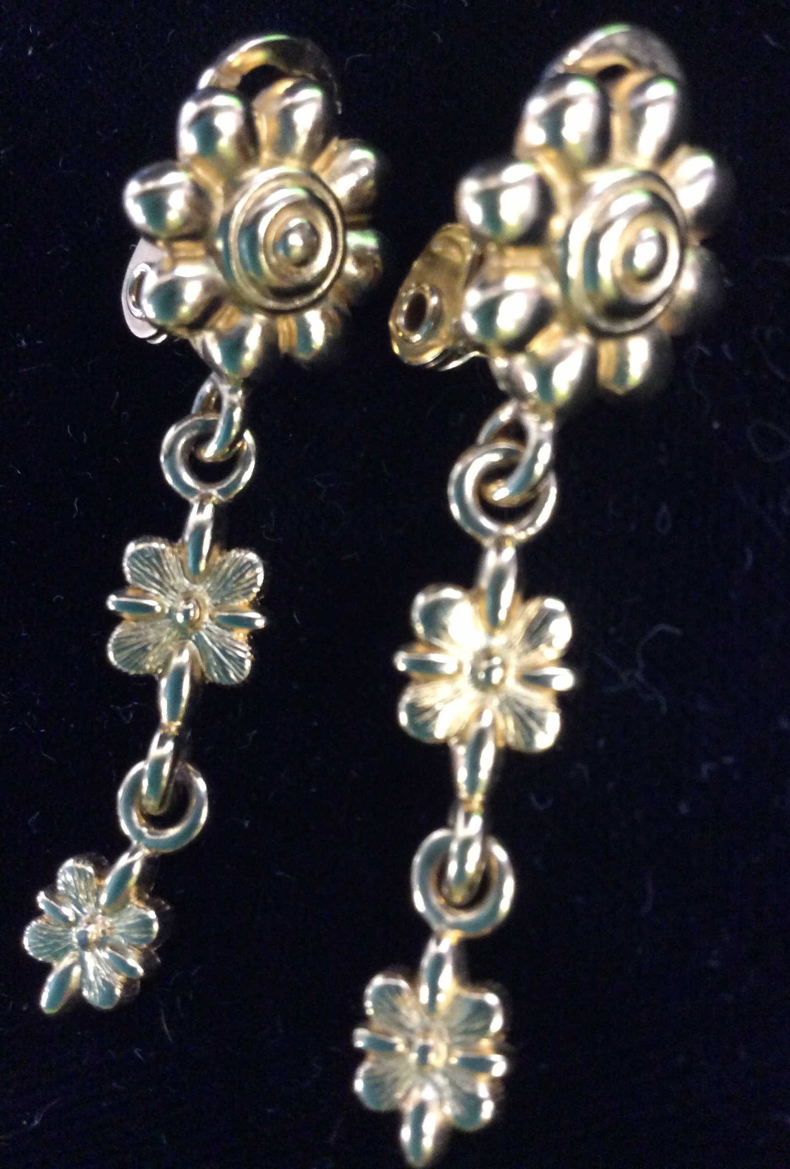 Signed Dangle Floral MONET Clip Ons: Gold Toned earrings with a 1.5 in drip, stud flower on ear. Signed Monet. A contemporary design and earring. Signed Monet Earrings, Designer Monet Jewelry, Clip On Earrings, Women’s fashion accessor
