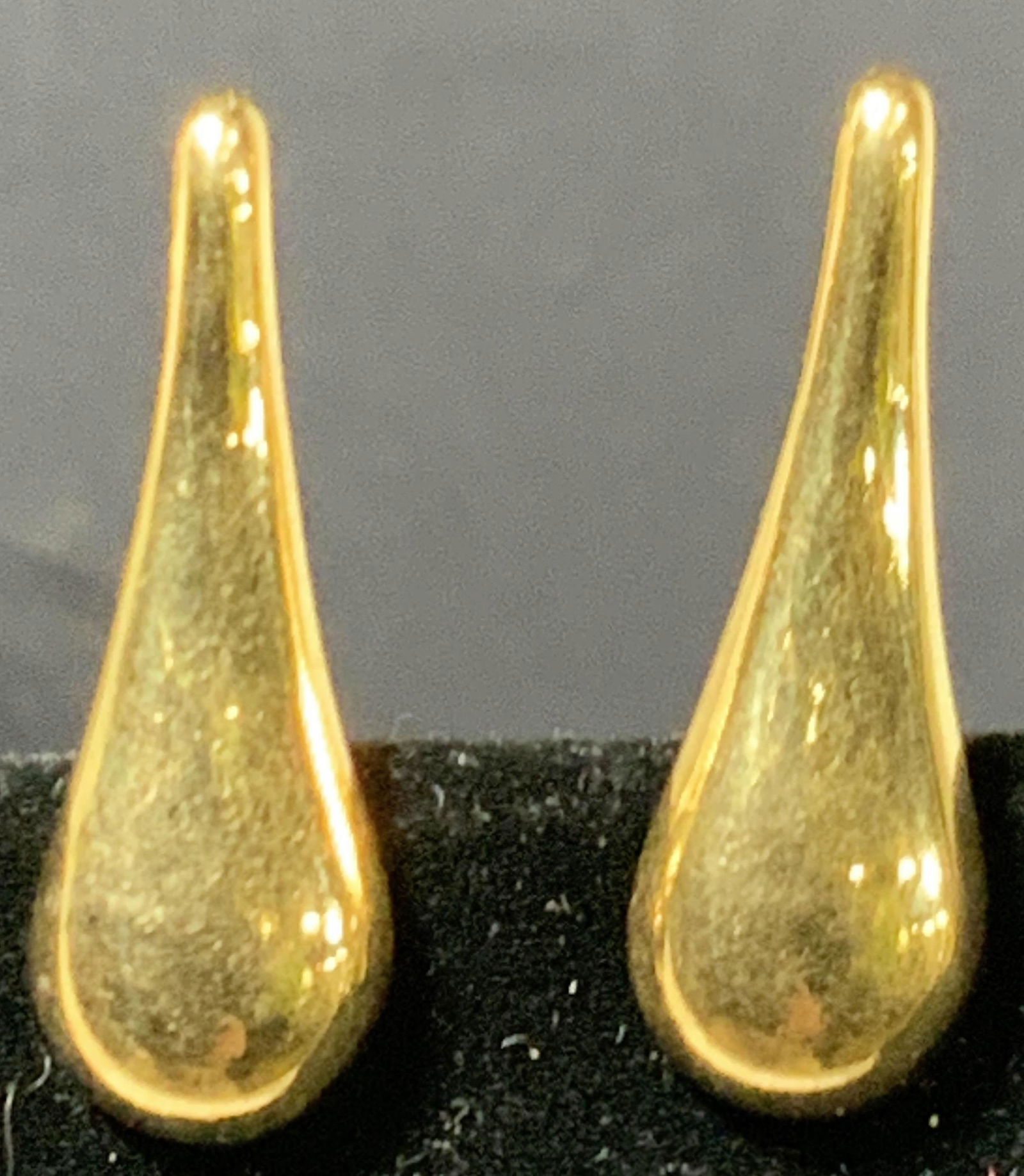 Signed MONET Teardrop Clip On Earrings: Polished Gold toned MONET teardrop shaped earrings. Clip on backings. Underside reads: MONET Approx. 1 in. Costume Earrings, Clip On Earrings, Statement Earrings, Ladies Accessories, Monet, Monet earr