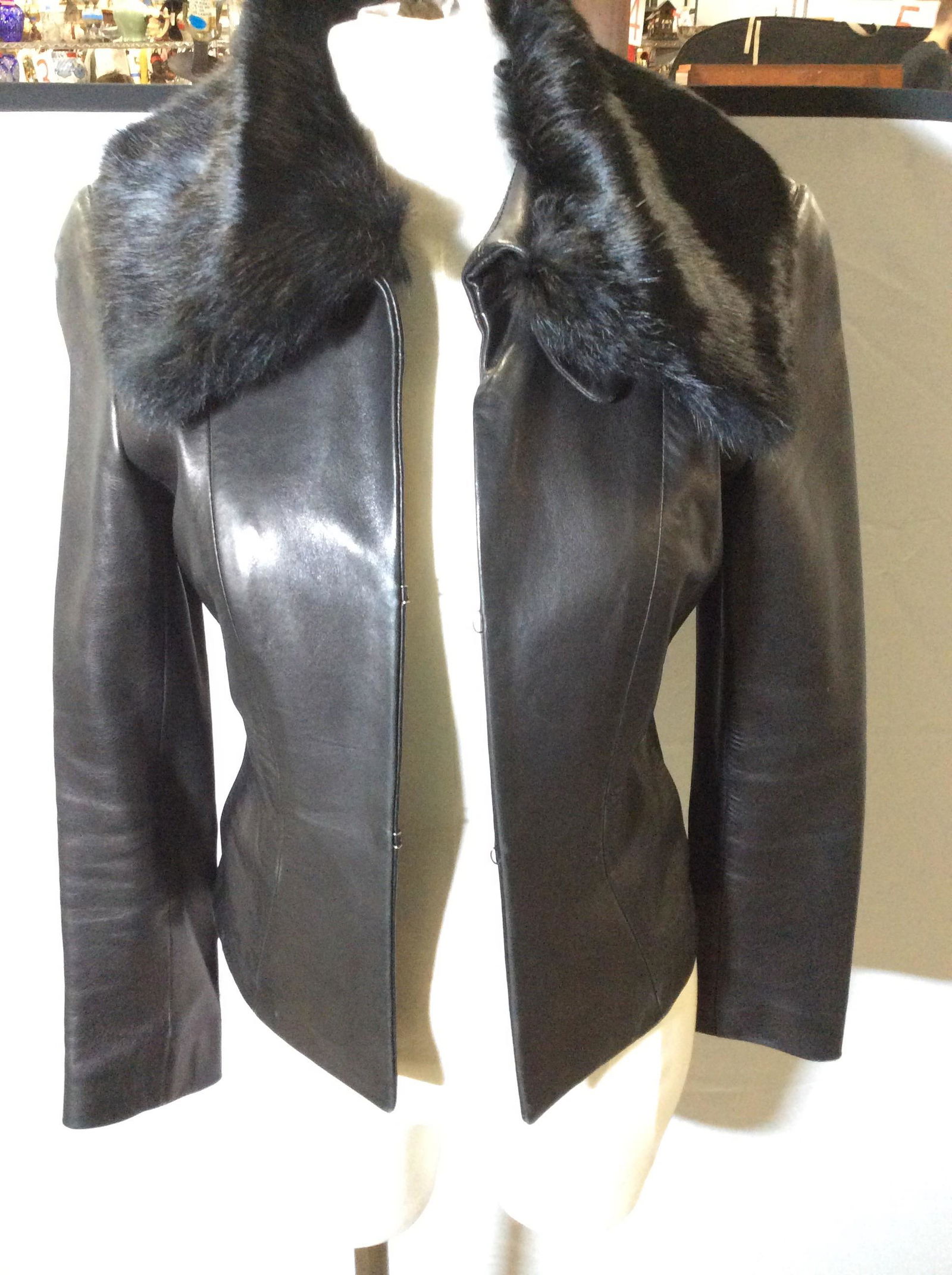 DKNY BLK LEATHER Jacket, Rabbit Fur Collar: Smooth leather jacket, possibly calf leather, Rabbit Fur Collar, detachable with Buttons, Size 2, polyester lining, very good condition, designer label and care instructions. Elastic for buttons some