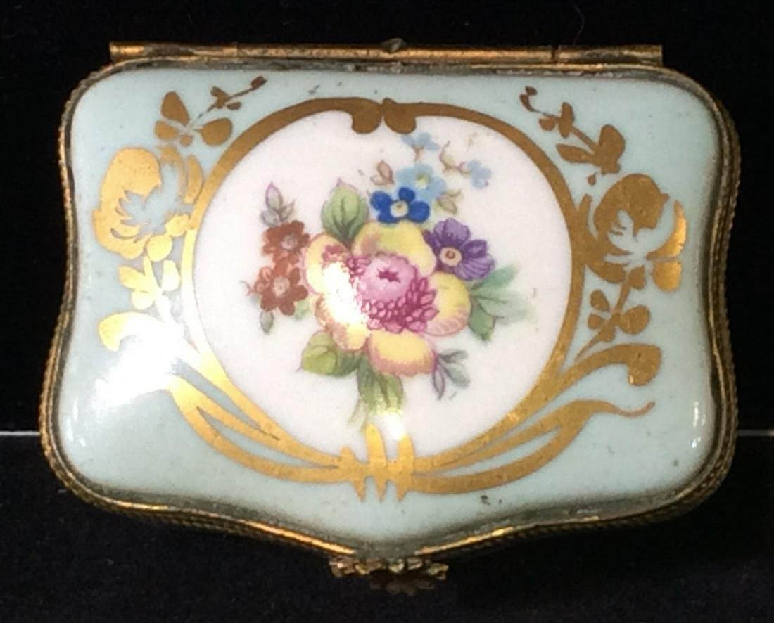 Limoges France Vntg Hand Painted PillBox: Porcelain box, Trinket Box, Jewelry Box, Pillow Box. Signed Limoges France in green ink. Needs hinge repair or use as is. Hand painted. Vintage. 2.5 in long. Pill box, Porcelain box, Trinket Box, Jewe