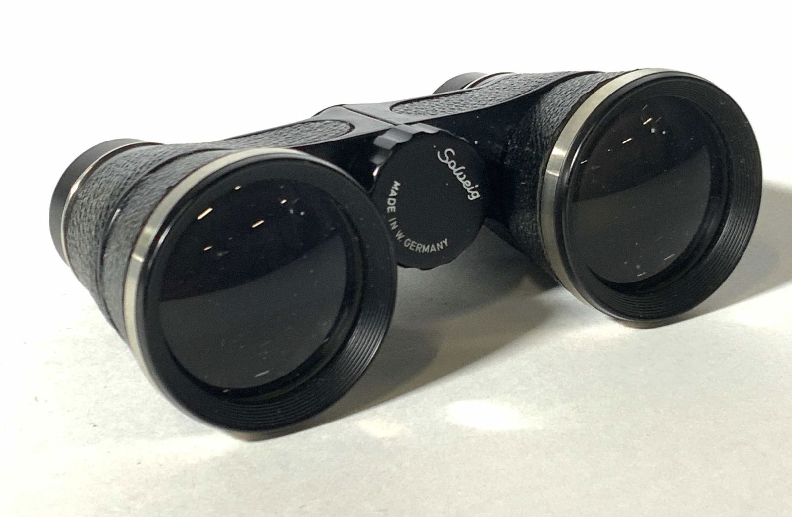 Black SOLWEIG Binoculars, Germany: Black SOLWEIG binoculars, made in Germany. Silver toned hardware. Comes w/ black zippered binocular case, mild wear to case. Front reads: Solweig, Made in Germany. Underside reads: 3 1/2x, Hertel & Re