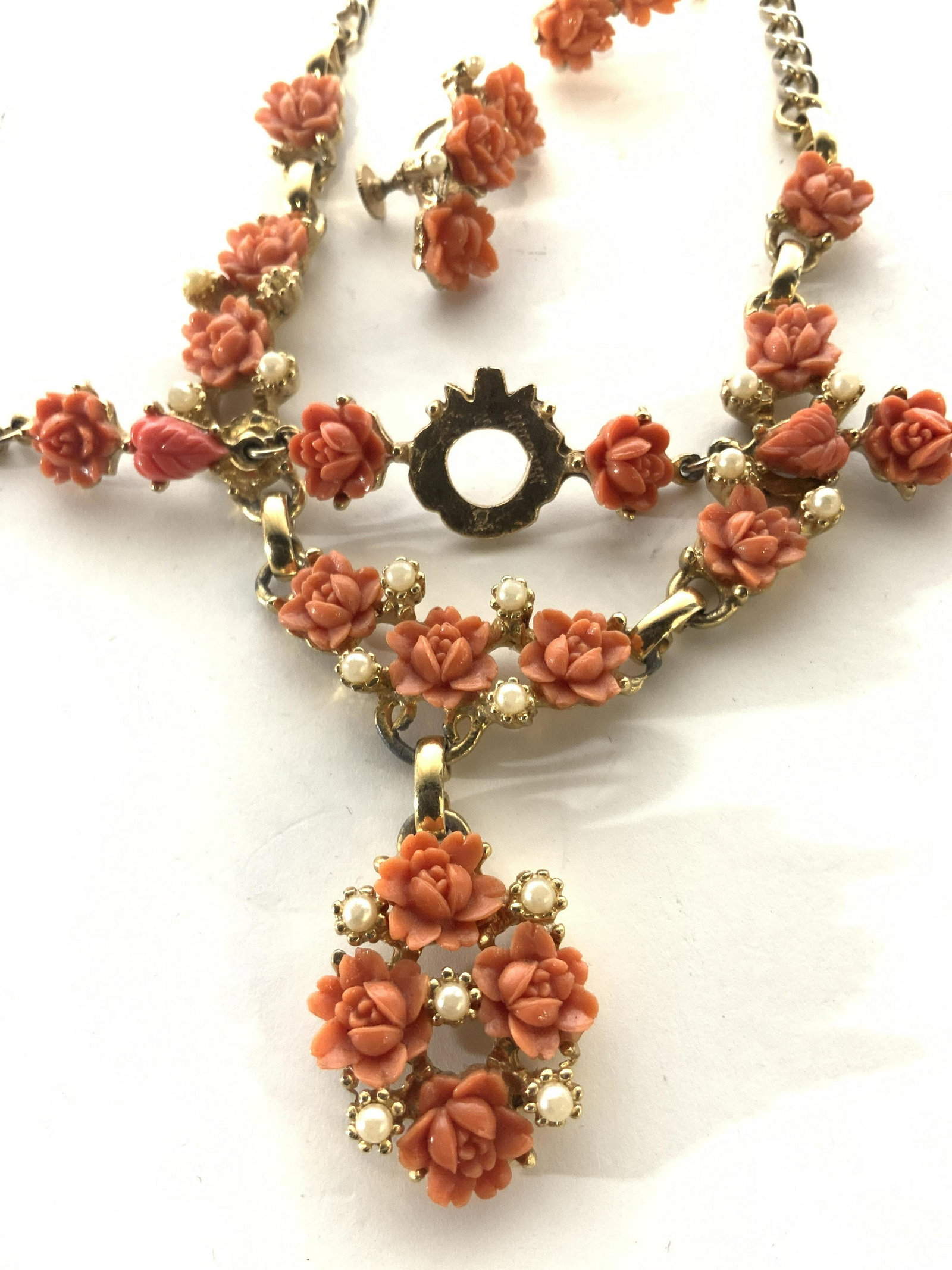 Costume Jewelry Set, Faux Coral Rose: Vintage set, pendant necklace, bracelet, screw back earrings. Gold toned metal jewelry with seed costume Pearls and coral colored roses. Bracelet 7 in. Pendant drop app 2 in. 14-16 in adjustable chain