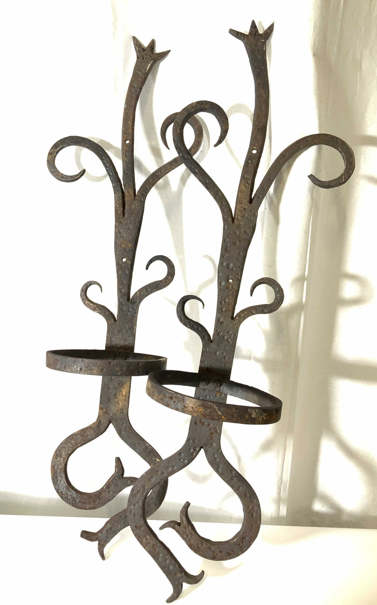 Outdoor Iron Planter Wall Holder, Pair: Decorative Hammered Iron Wall decor for potted flowers or plants. Drilled holes on upper and middle stem, app 28 in long. 9 in wide. Planter diameter 5.25 in. Depth 6 in. Artistic swirls , light rust,