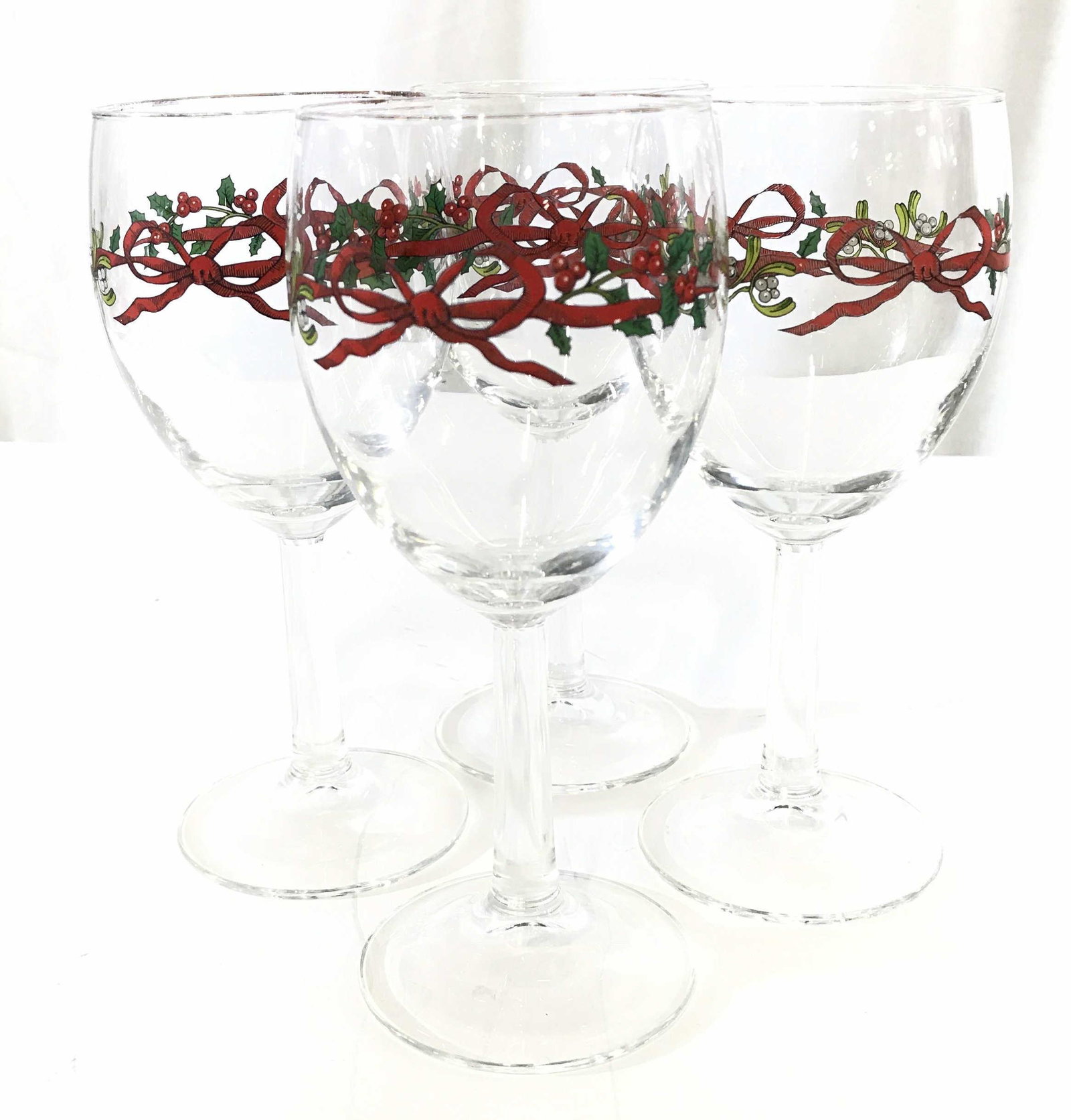 Hand Painted Christmas Stemware, Set 4: Hand painted Bow and holly decor on glass wine or water goblets. 7.25 in tall. Diameter 3 in. Stemware, Holiday Wine Glasses, Water Goblets, Hand Painted Christmas Tableware, Christmas Wine Glasses, D