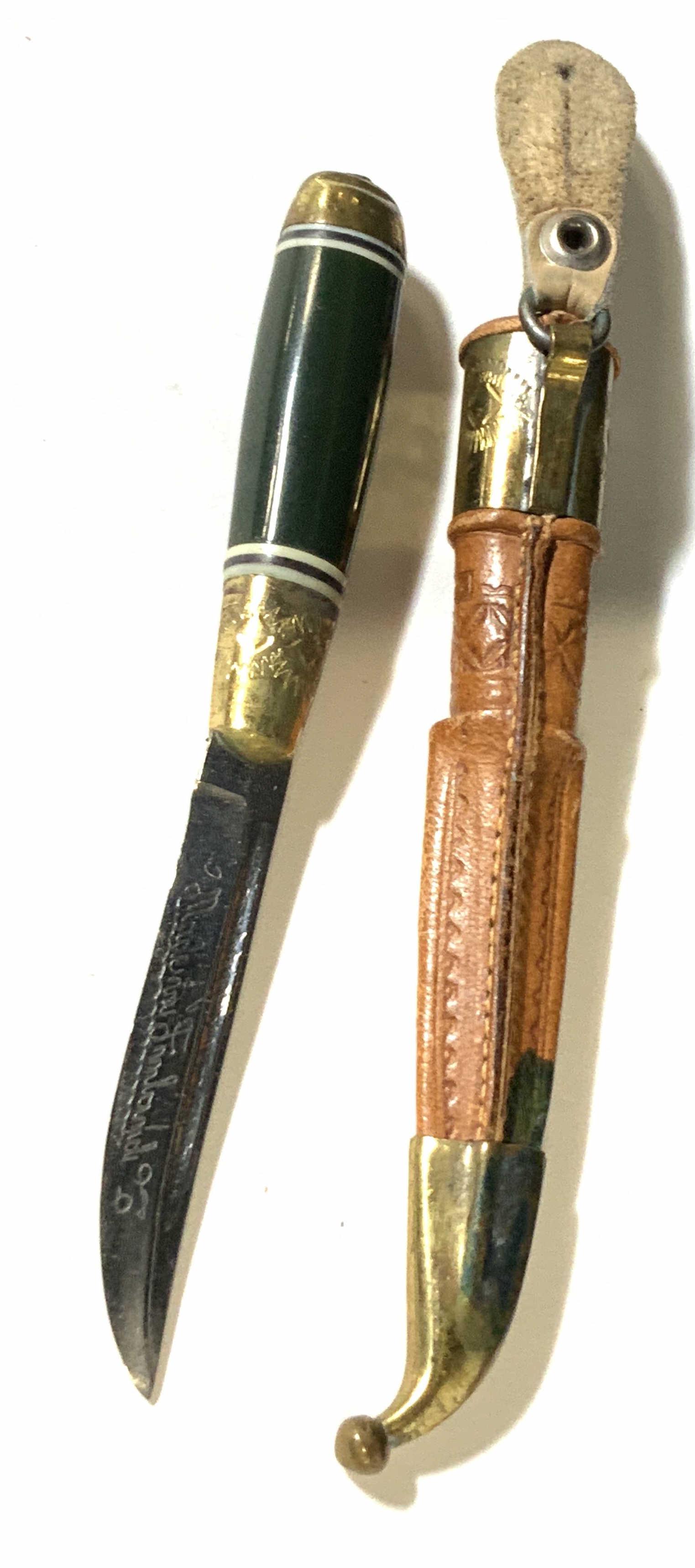 Vintage FOREST MASTER Pocket Knife & Letter Opener: Stainless steel Forest Master pocket knives. Decorative handle impressed and painted to look like tree bark. 4 extendable knives. Impressed Forest Master Stainless on the front. Metal letter opener kn