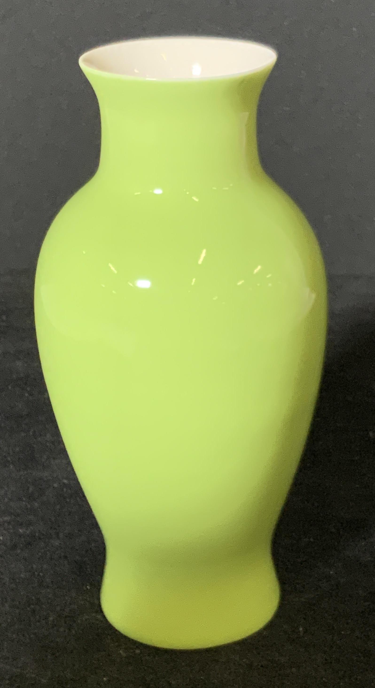 VNTG Signed MK BO JIA Green Asian Porcelain Vase: Small green porcelain vase. Underside signed: MK BO JIA. MK is shorthand for Middle Kingdom. vintage condition. Approx. height 6 in. Approx. diameter 2 in. bo Jia vase, Vintage collectibles, Signed po